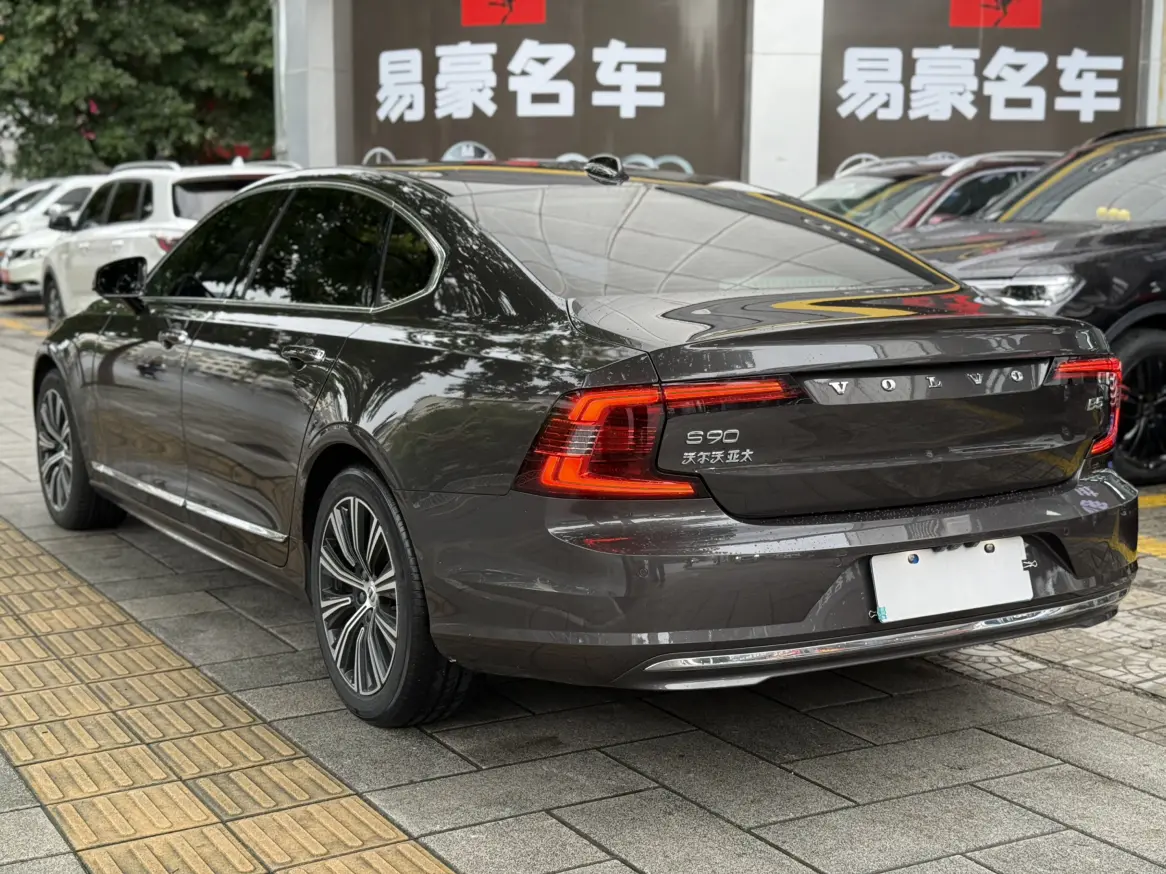 Volvo S90