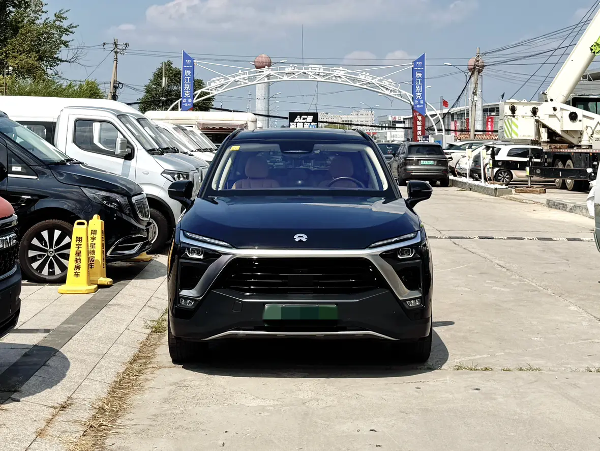 NIO ES8