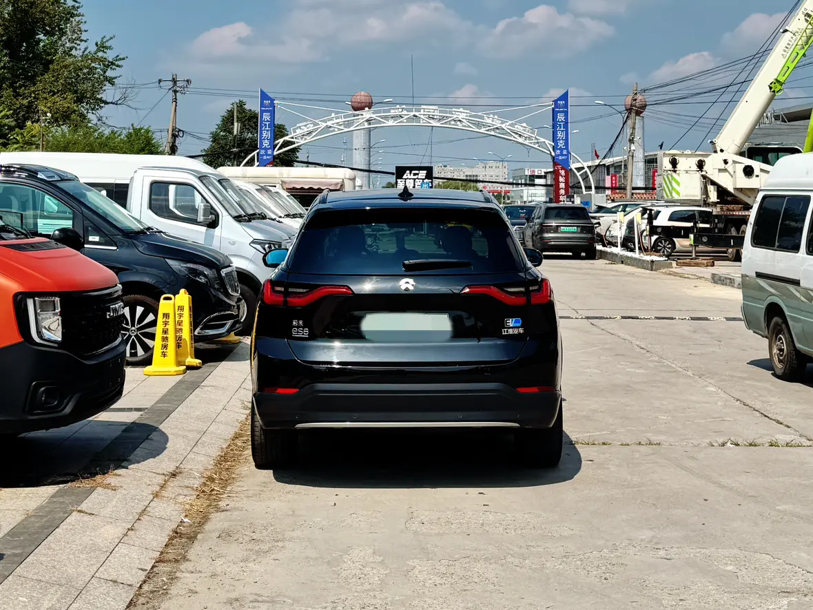 NIO ES8