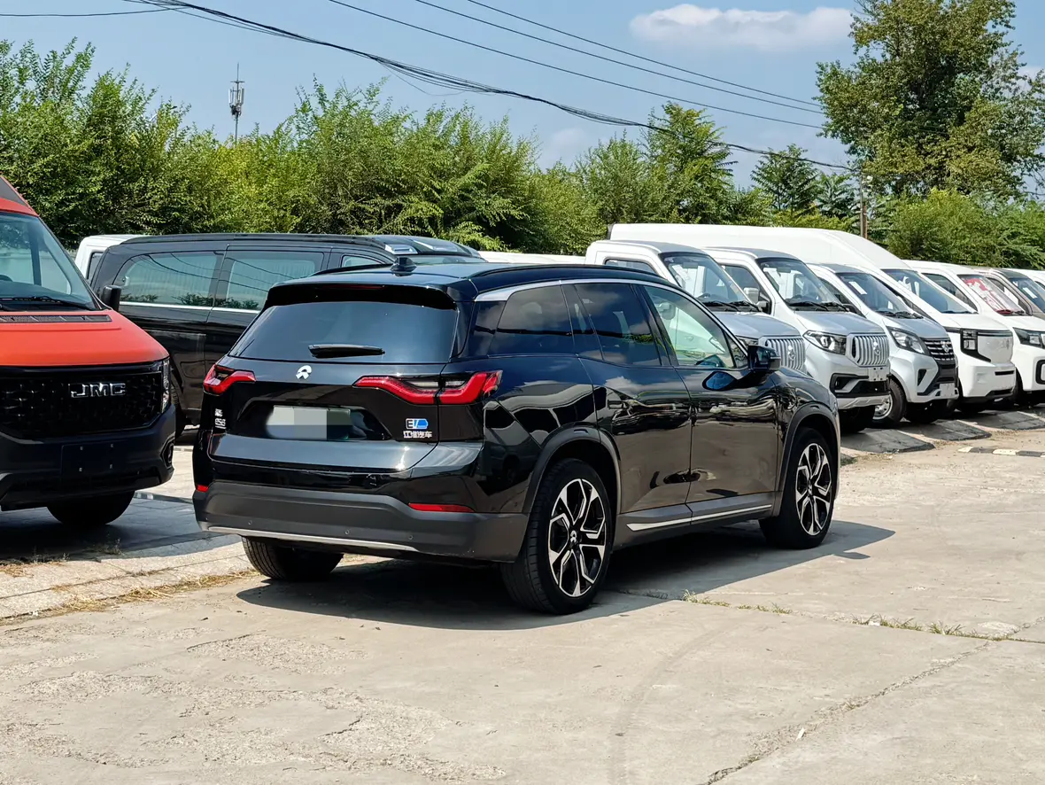 NIO ES8