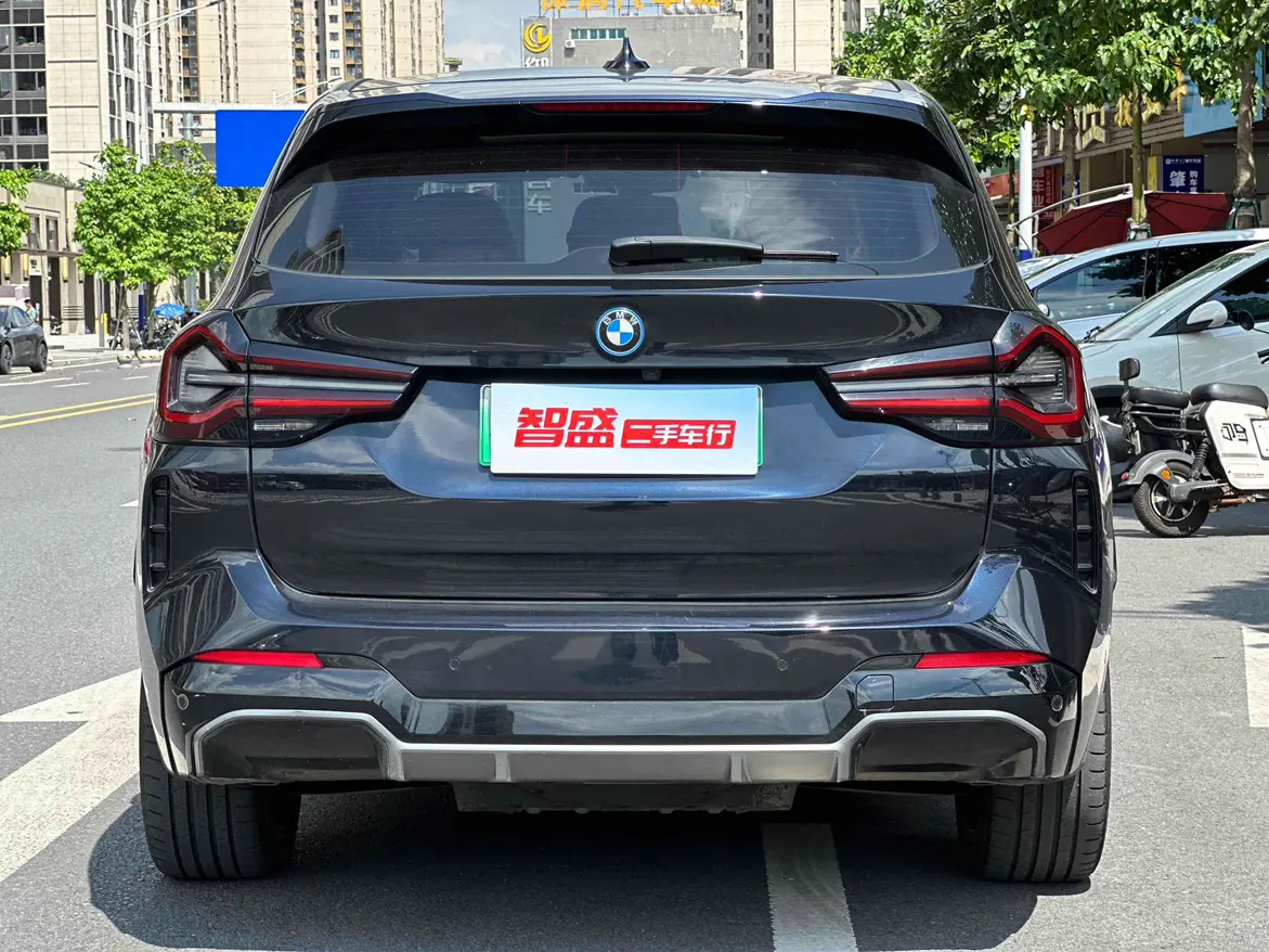 BMW iX3