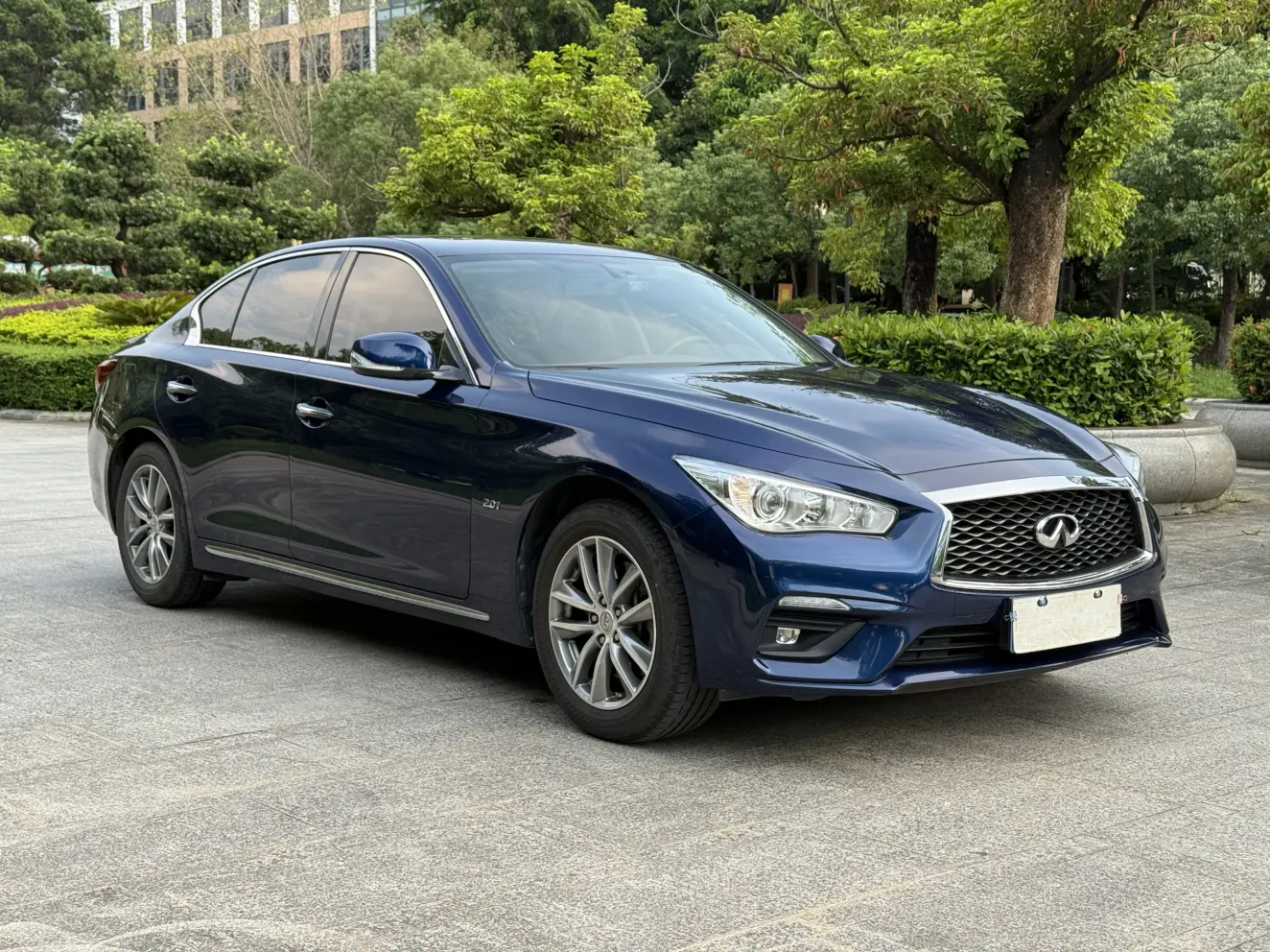 Infiniti Q50L