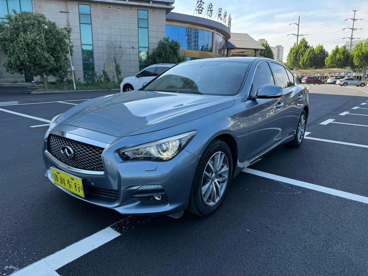 Infiniti Q50L