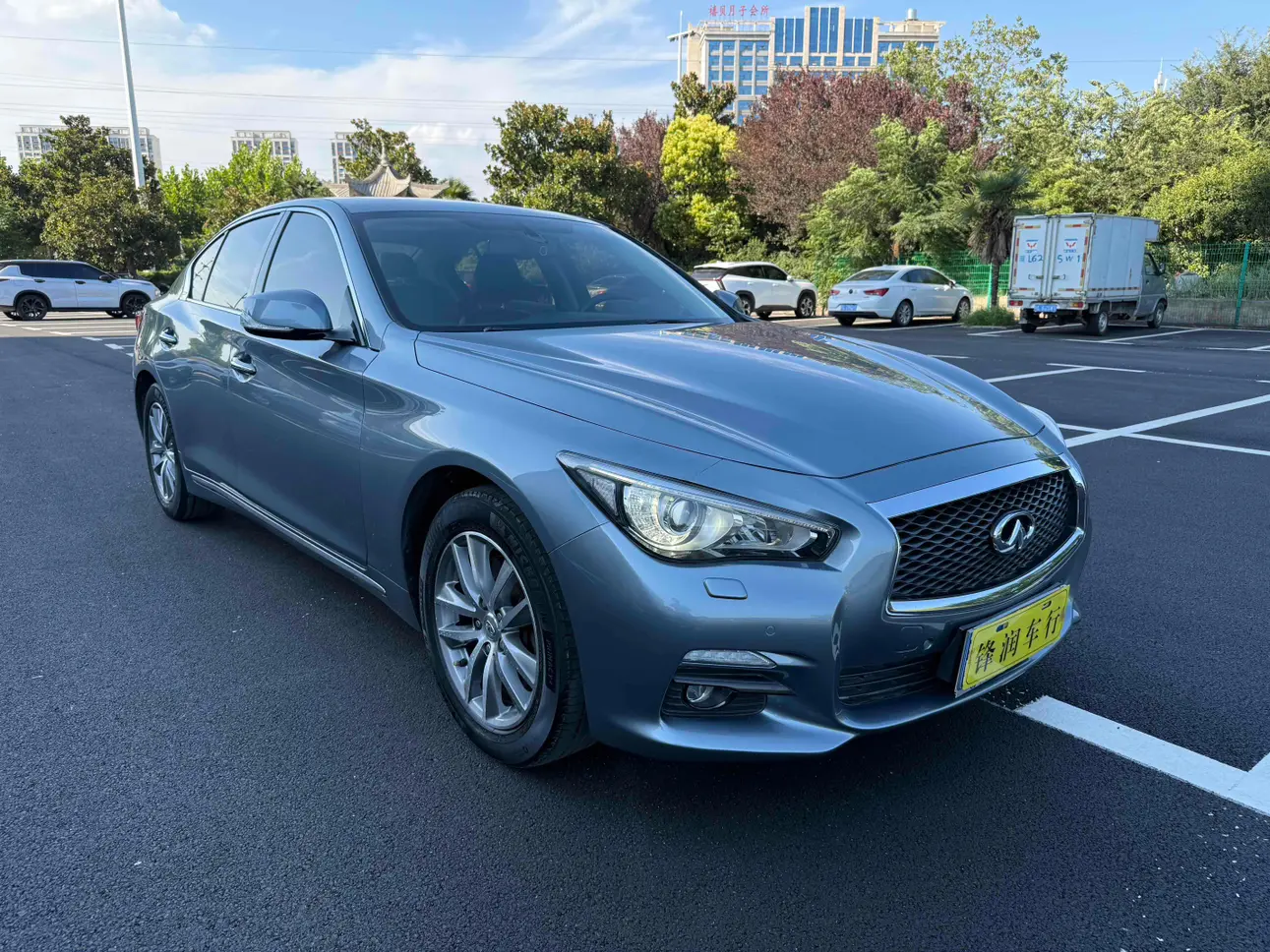 Infiniti Q50L