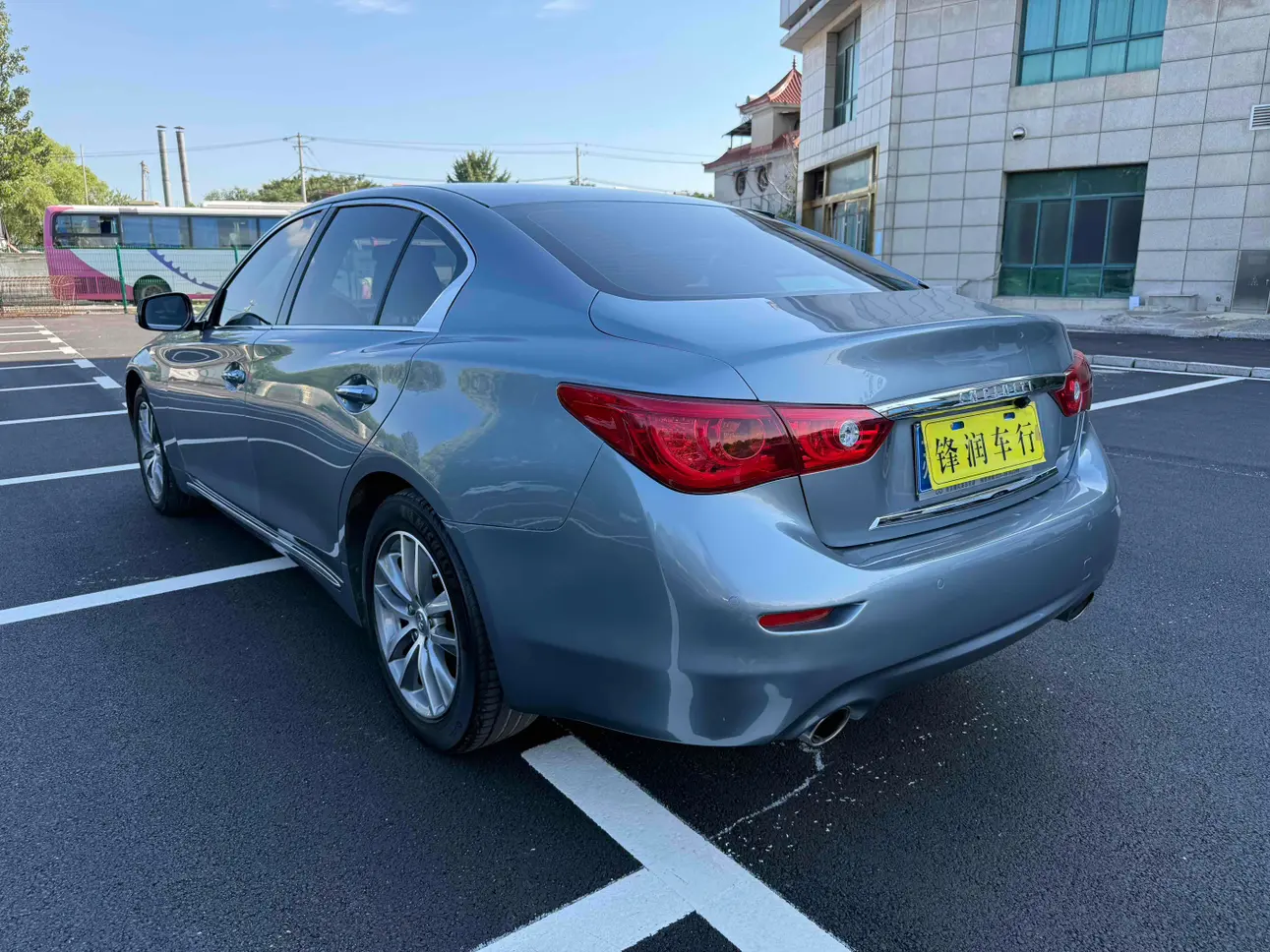 Infiniti Q50L