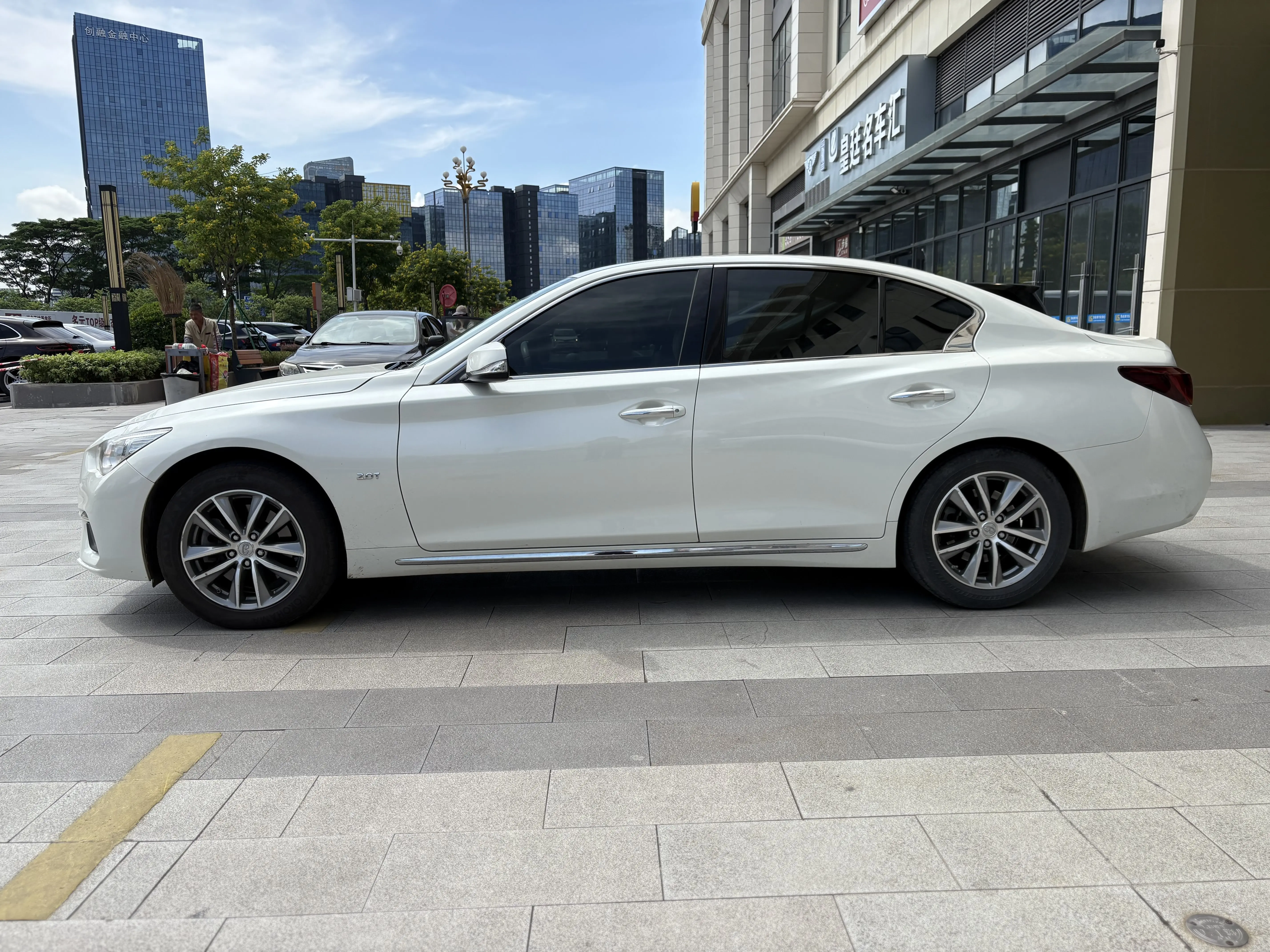Infiniti Q50L