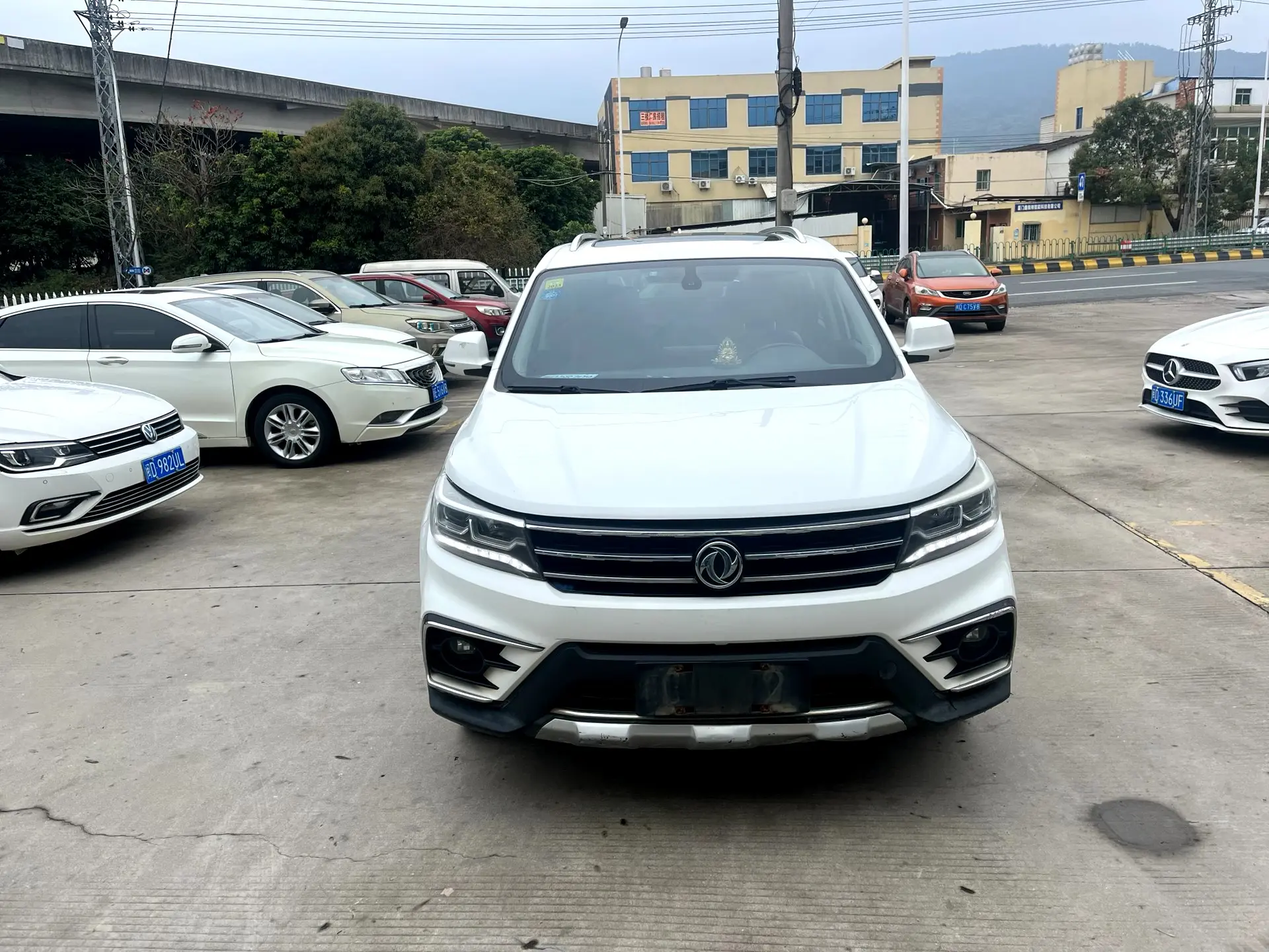 Forthing Jingyi X5  из Китая