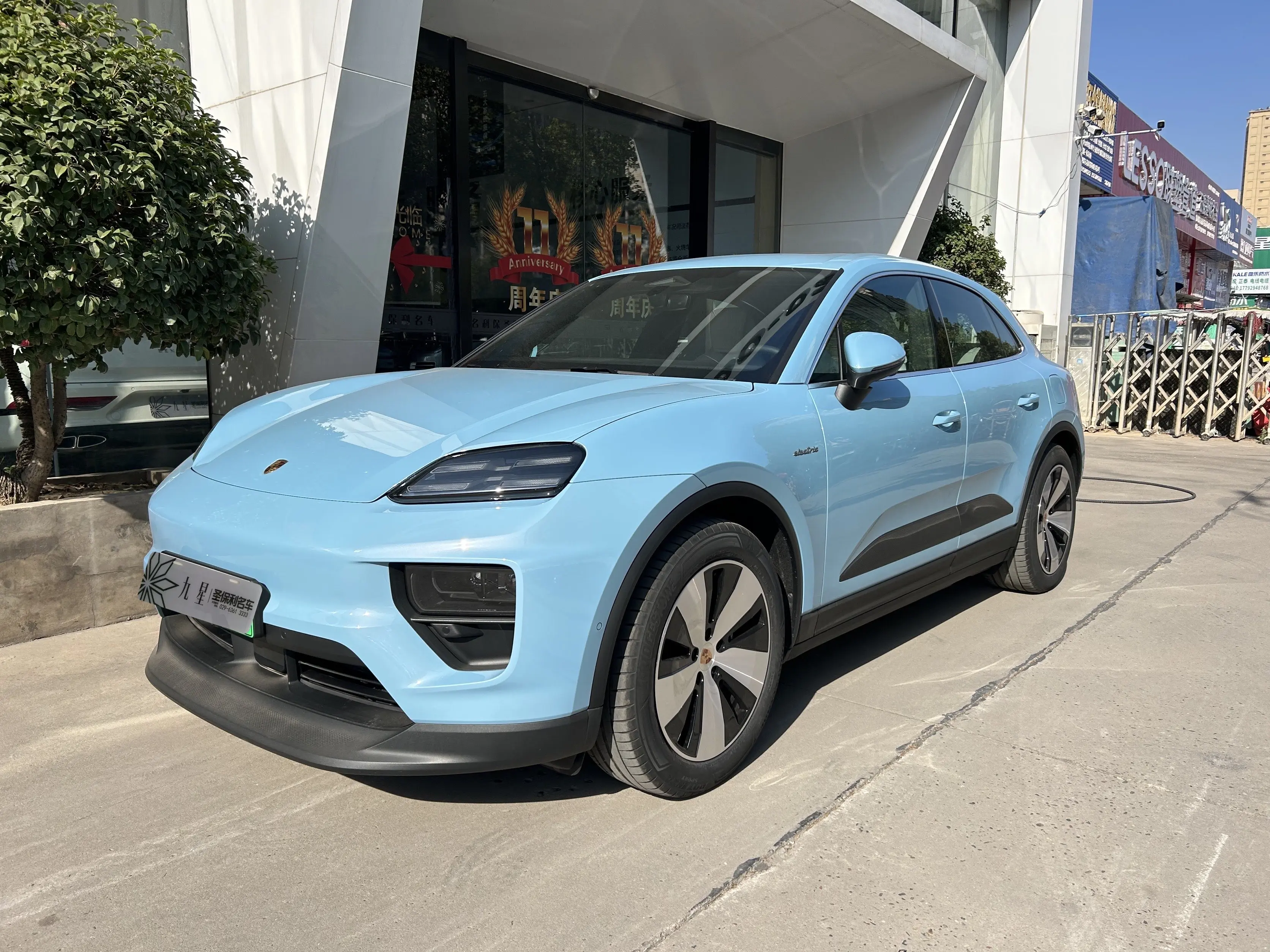 Porsche Macan EV