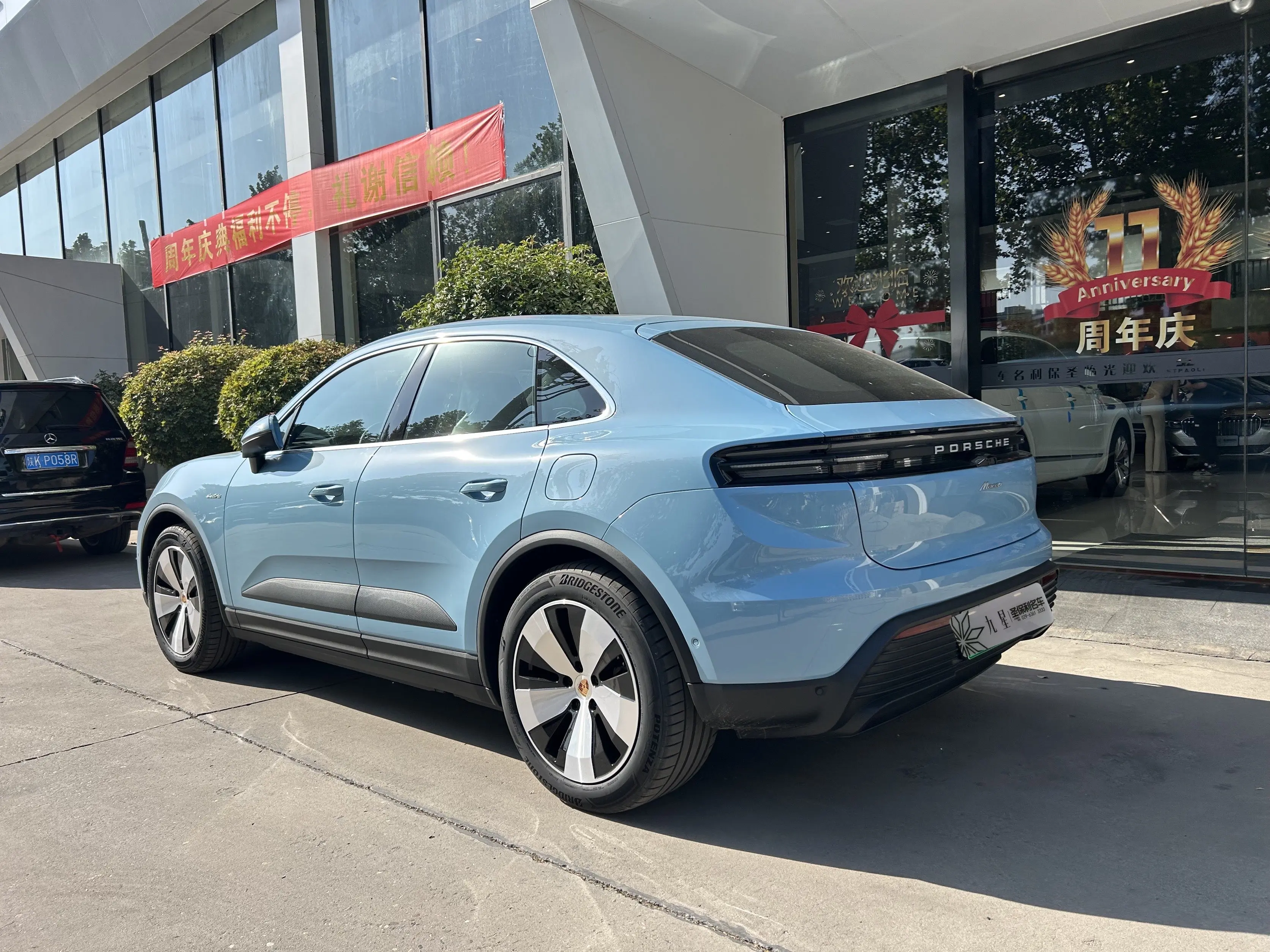 Porsche Macan EV