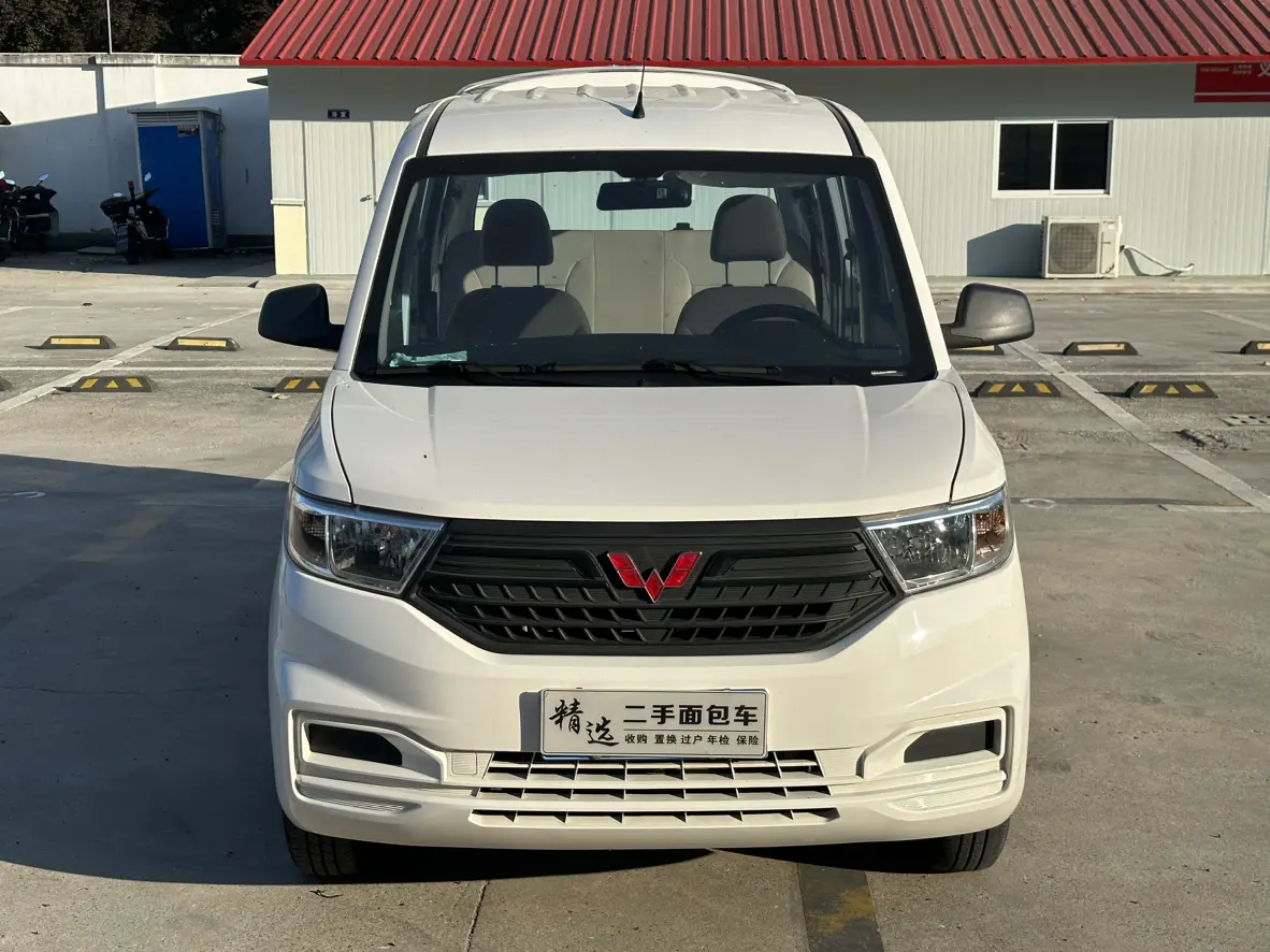 Wuling Hongguang V  из Китая