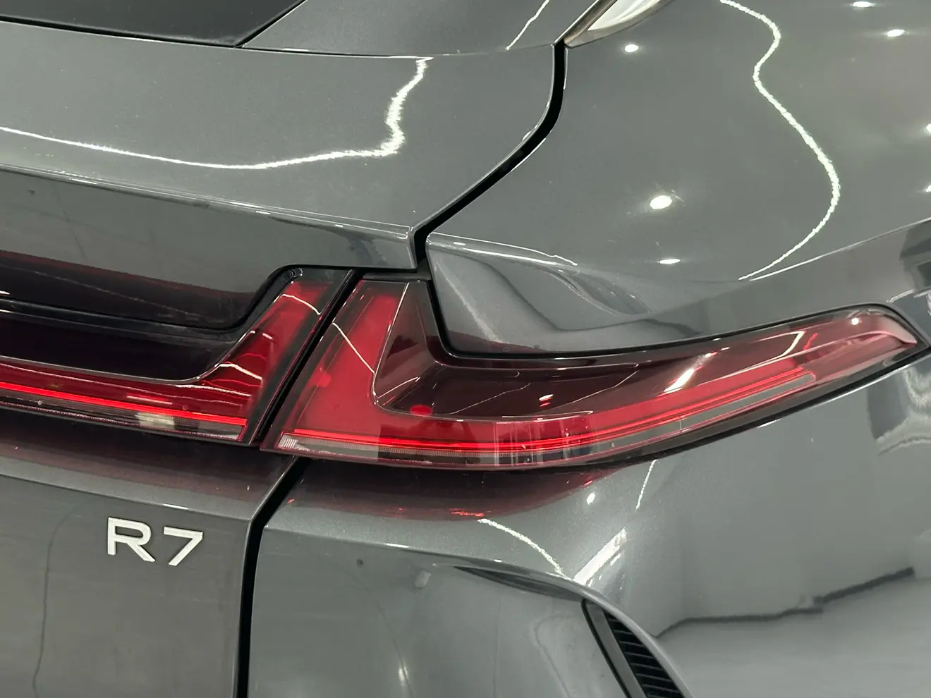 Rising Auto Feifan R7