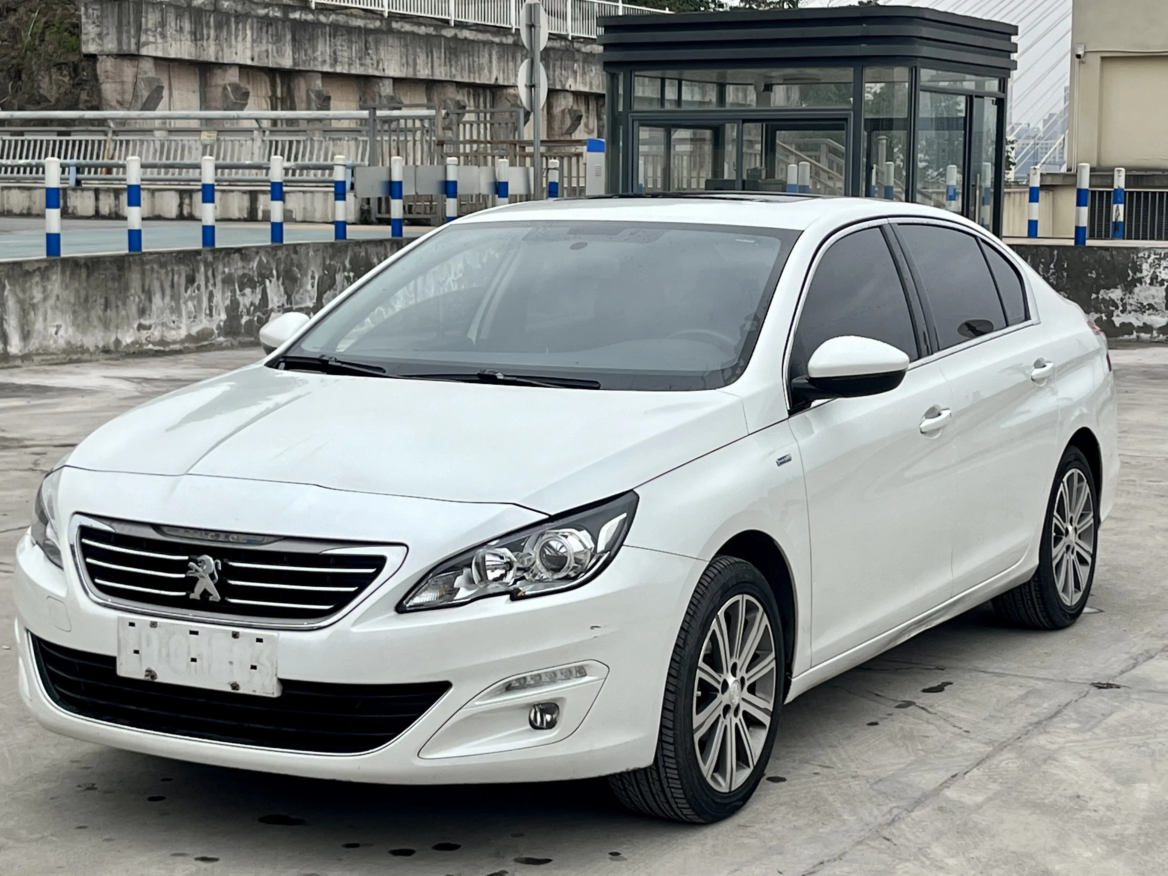 Peugeot 408