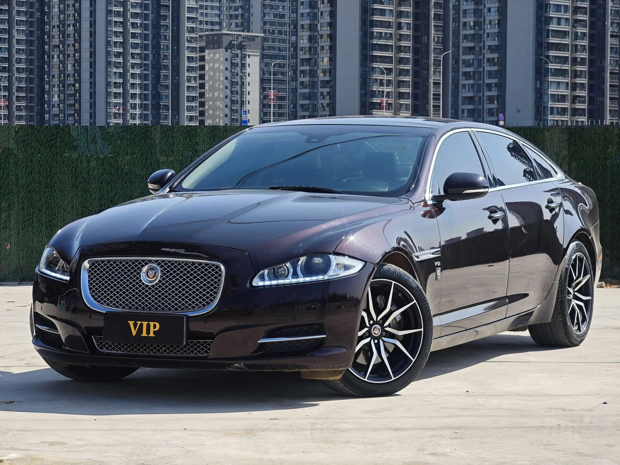 Jaguar XJ