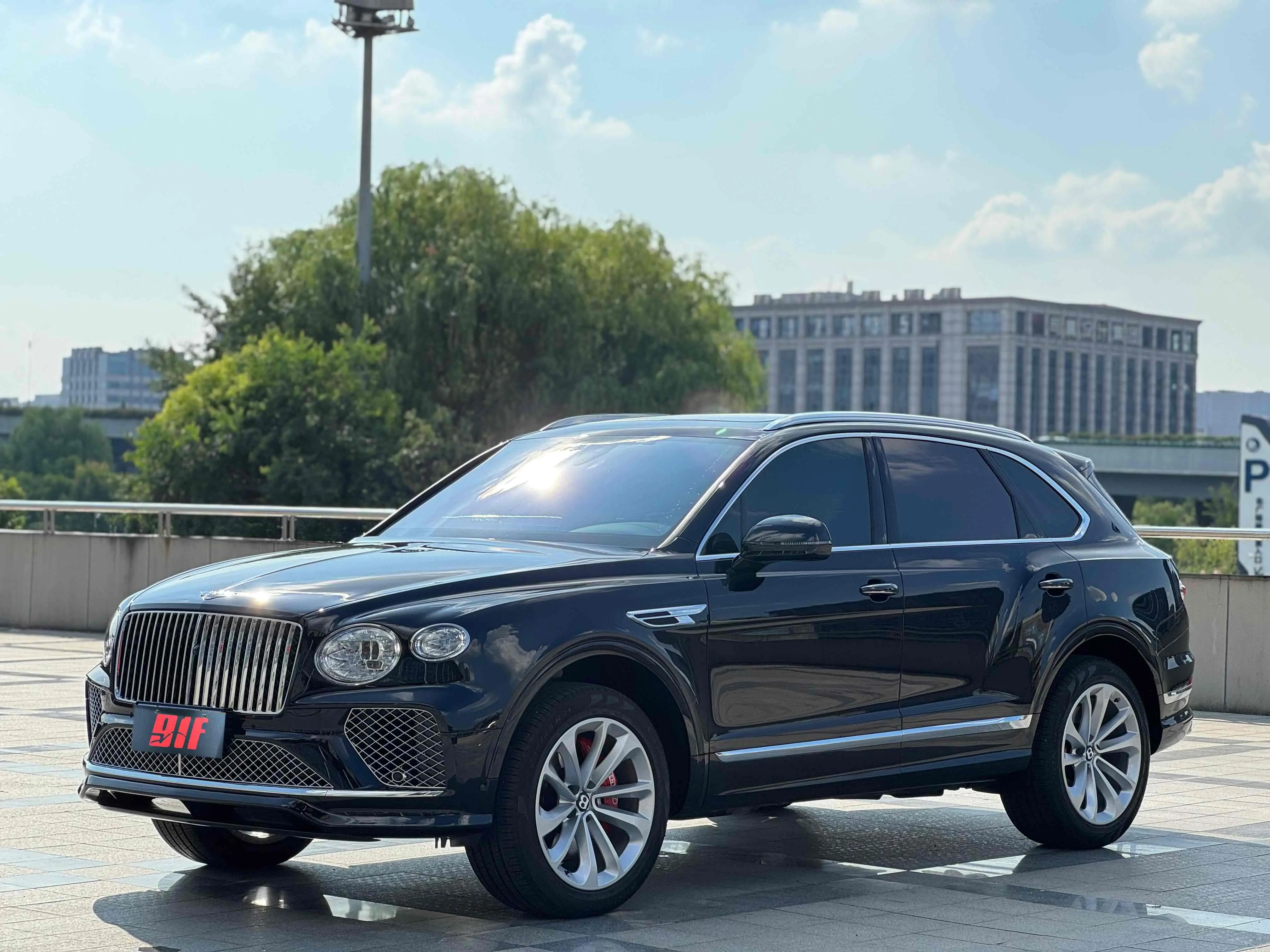 Bentley Bentayga  из Китая