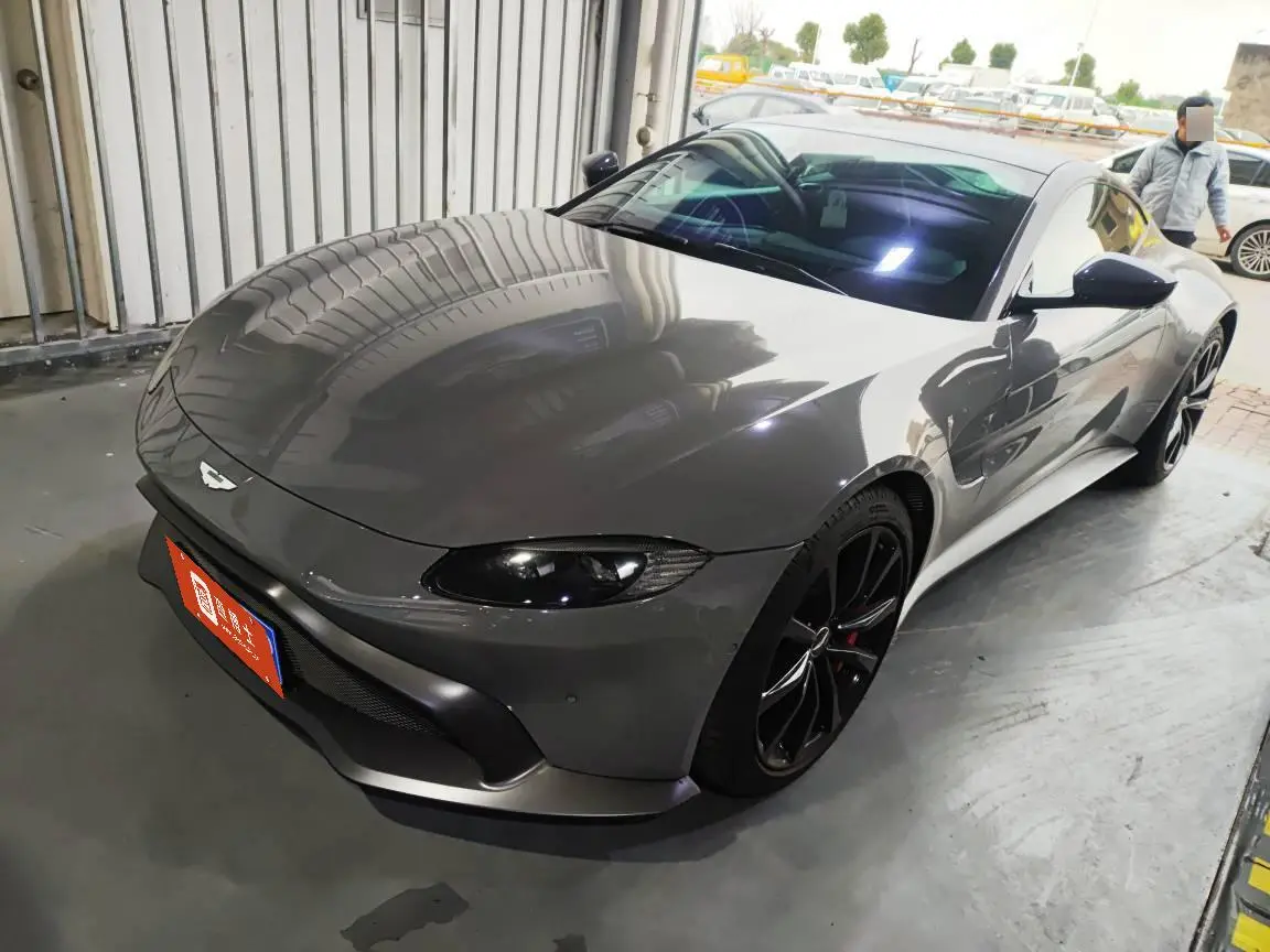 Aston Martin Vantage