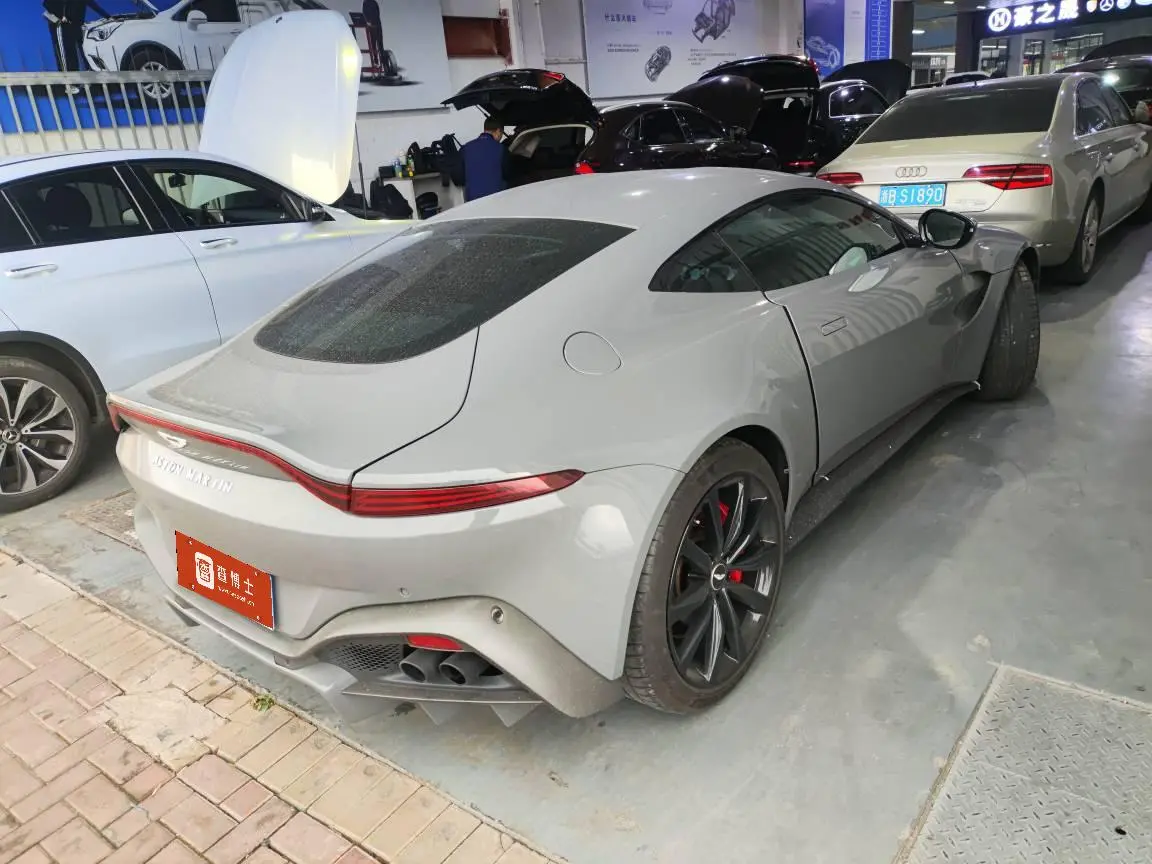 Aston Martin Vantage