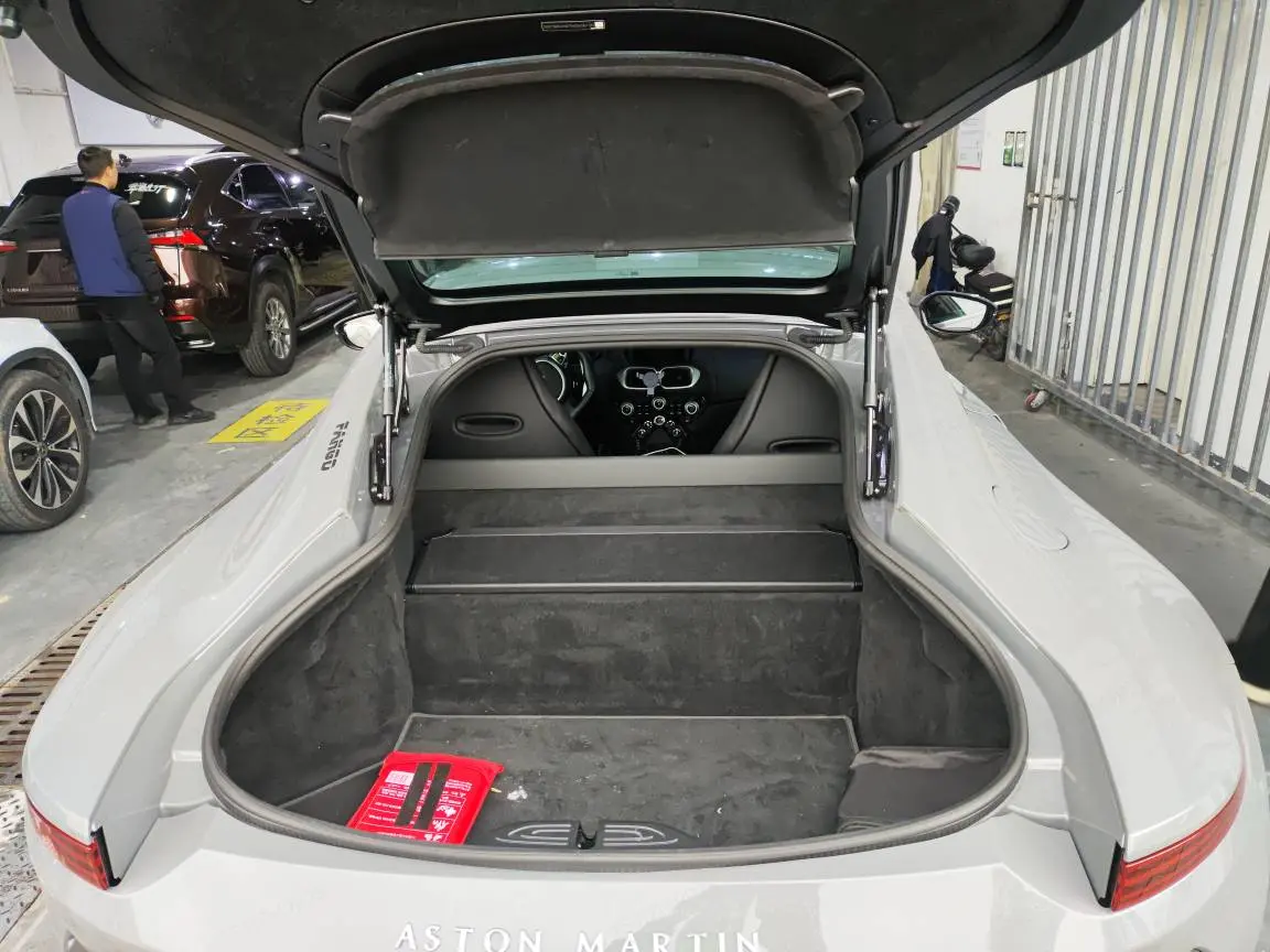 Aston Martin Vantage