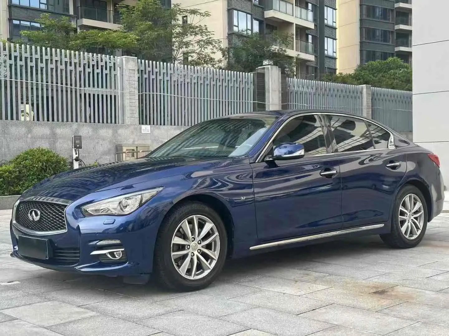 Infiniti Q50L
