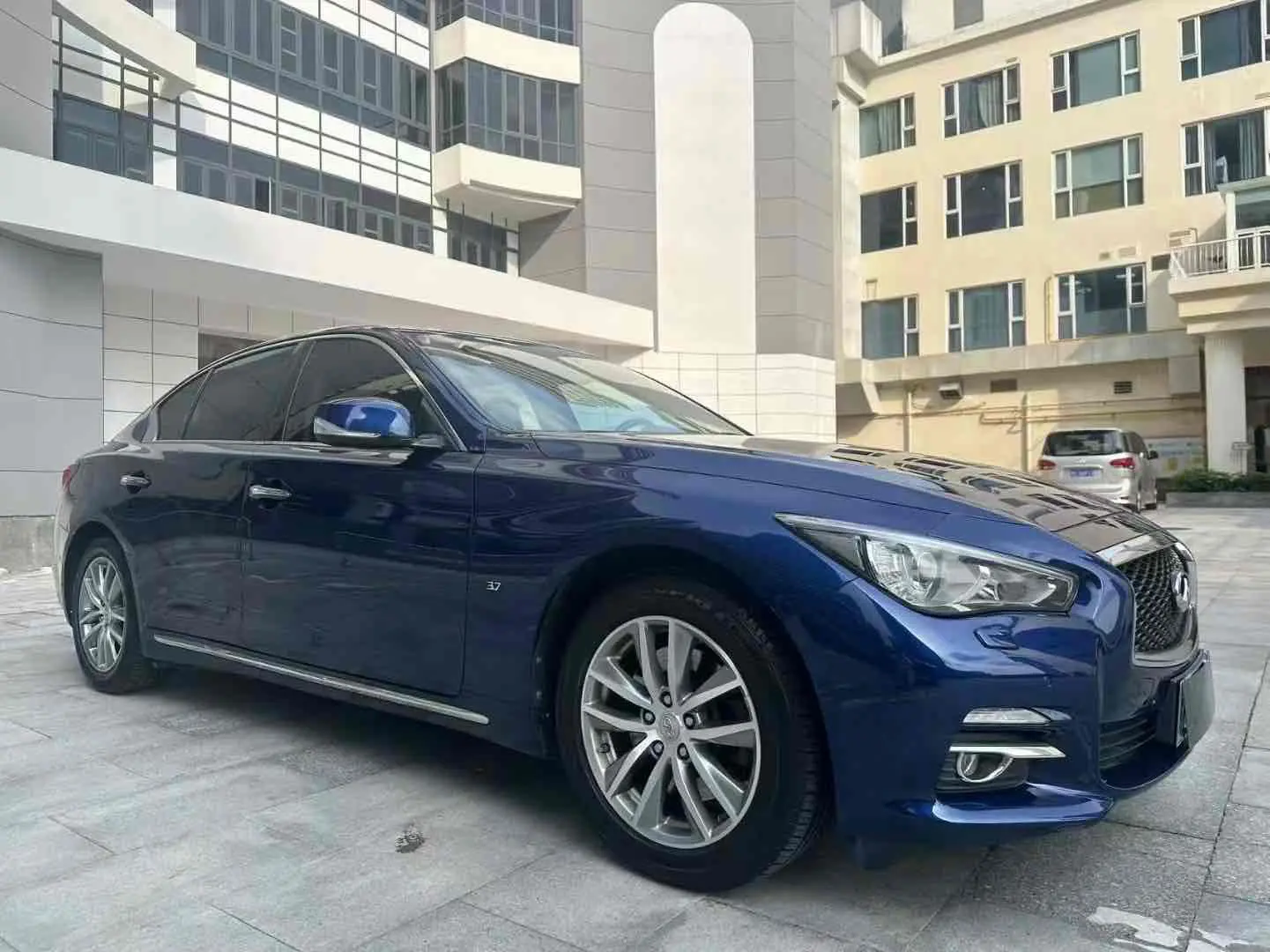 Infiniti Q50L