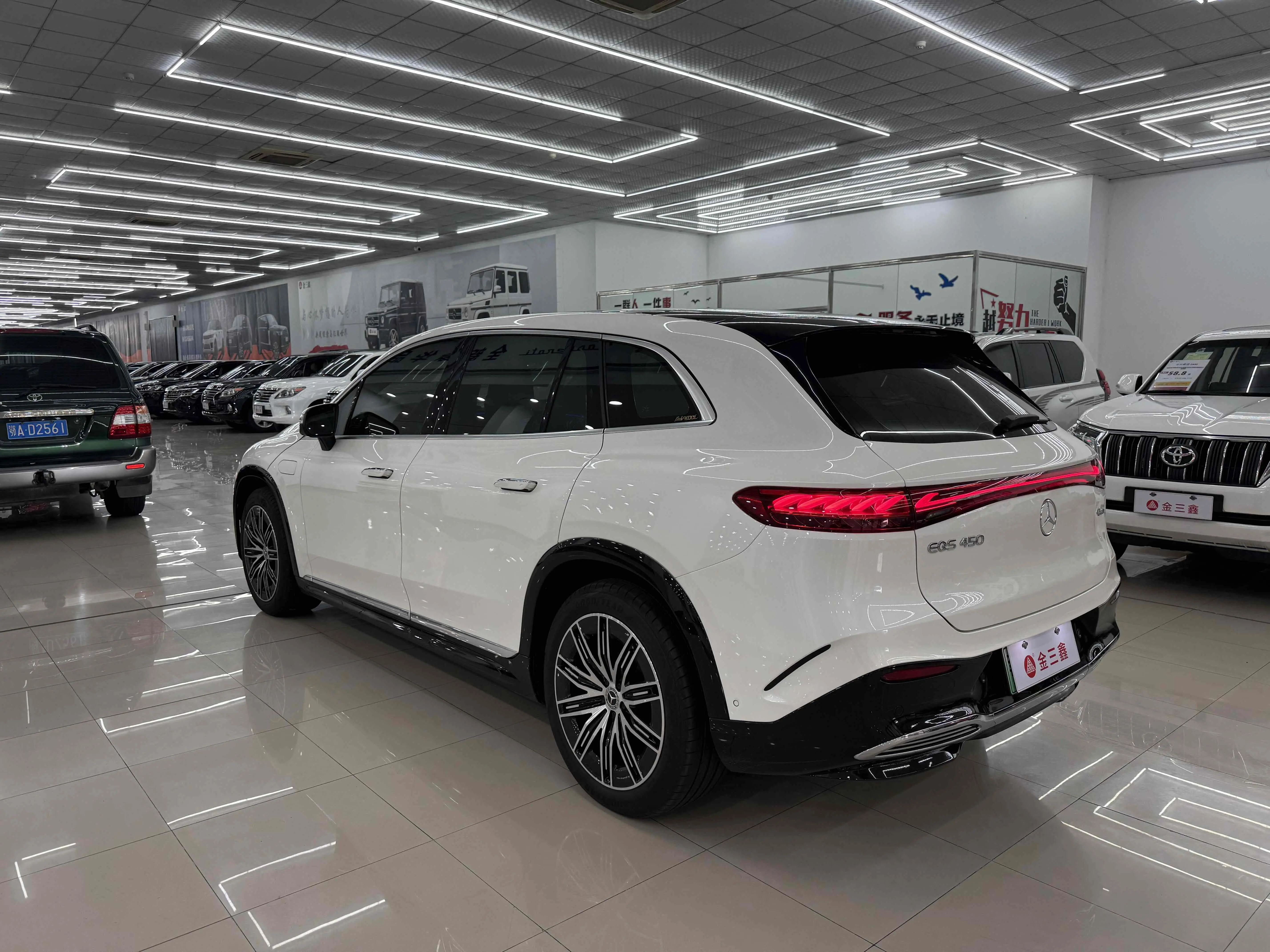 Mercedes-Benz EQS SUV