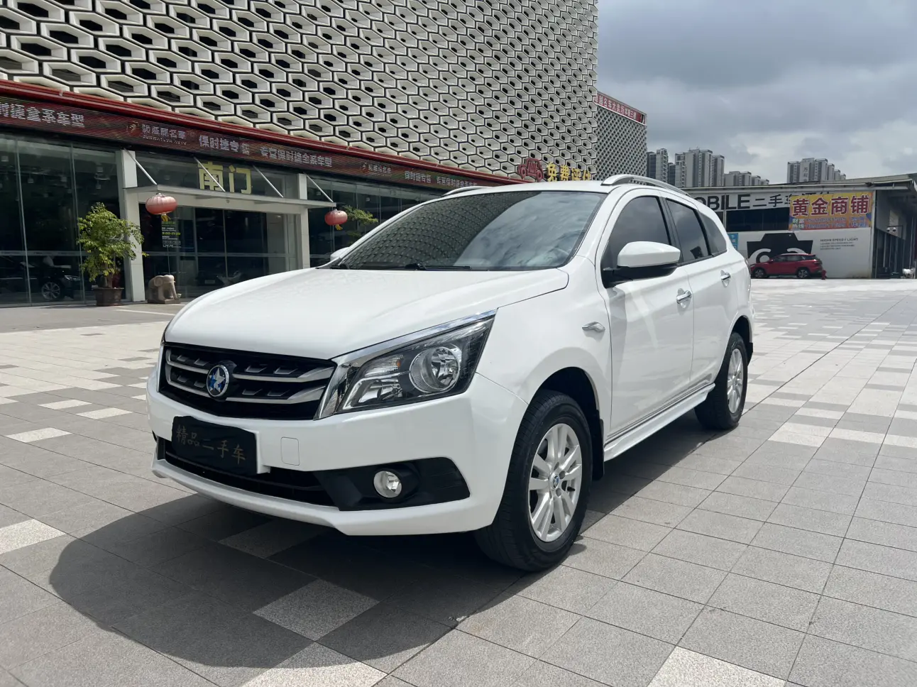 Kai Chen Venucia T70