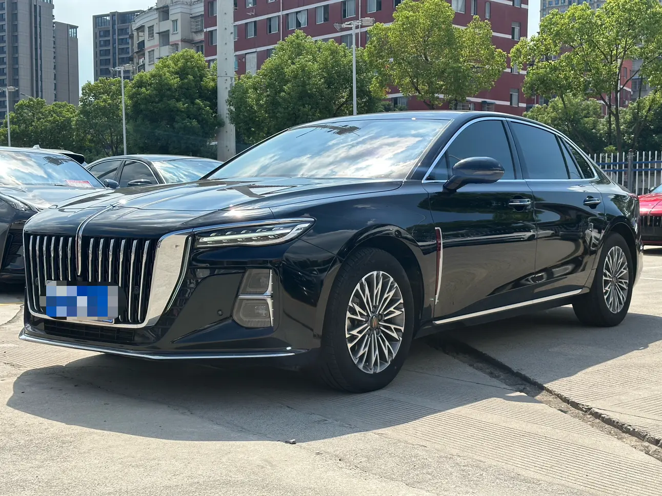 Hongqi H5  из Китая