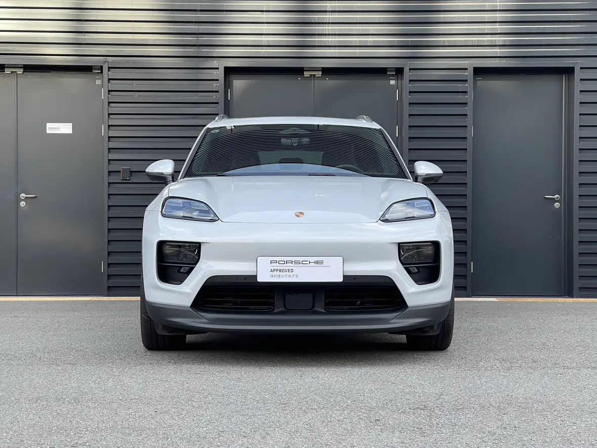Porsche Macan EV