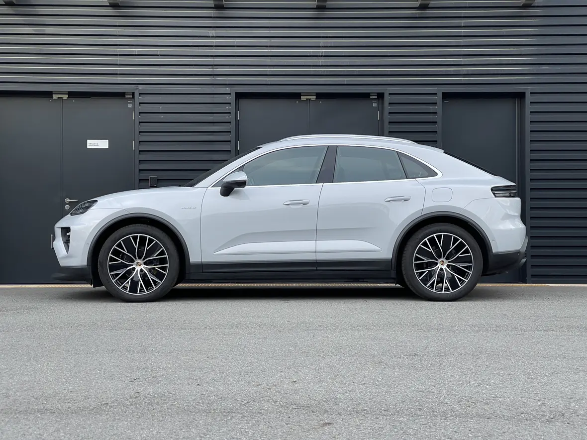 Porsche Macan EV