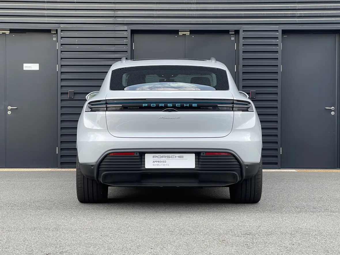 Porsche Macan EV