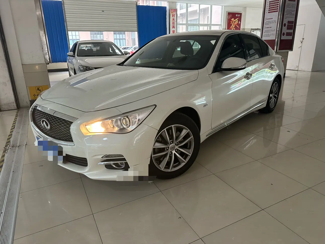 Infiniti Q50L