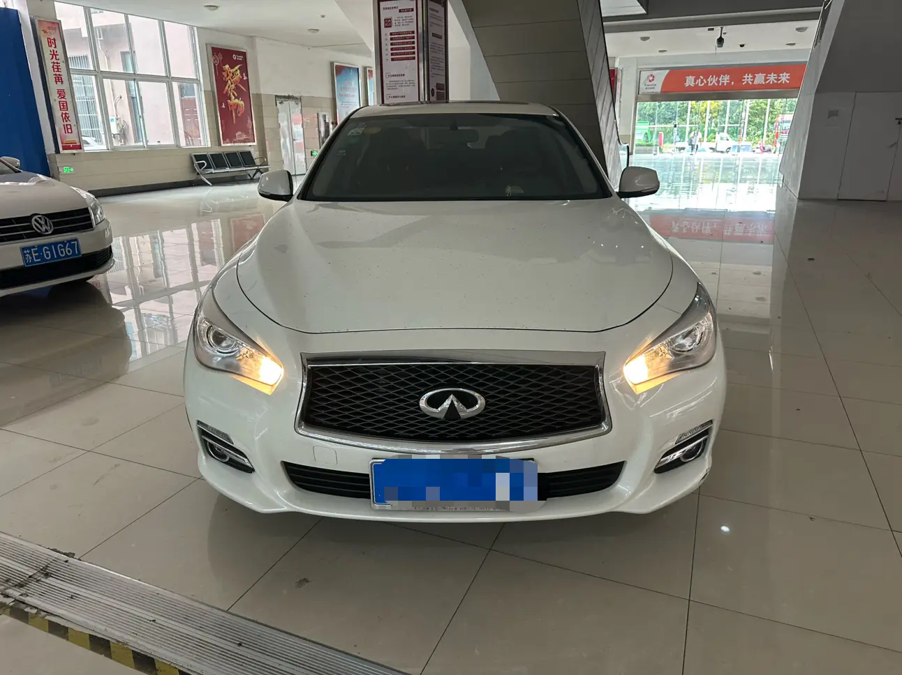 Infiniti Q50L
