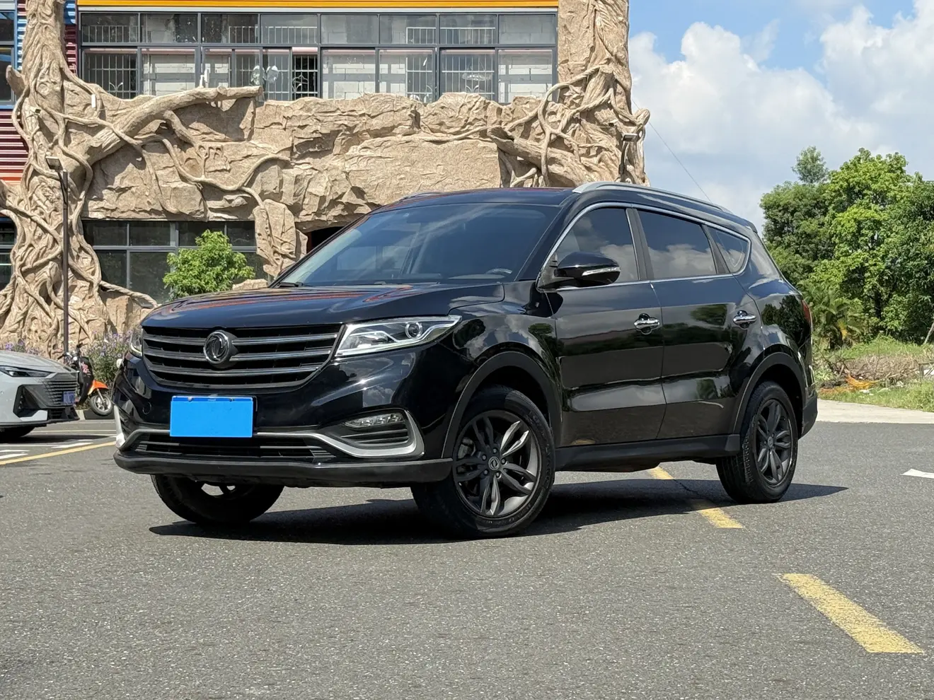Dongfeng Fengon 580  из Китая
