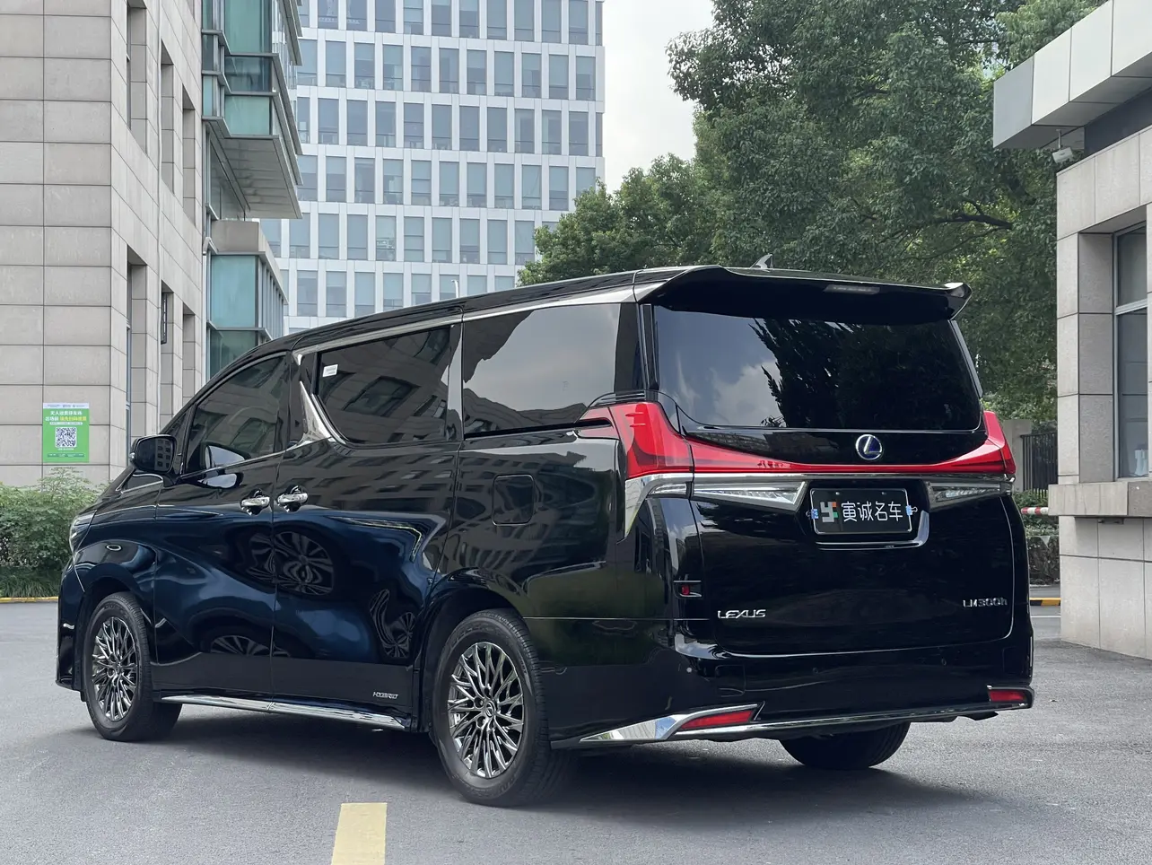 Lexus LM
