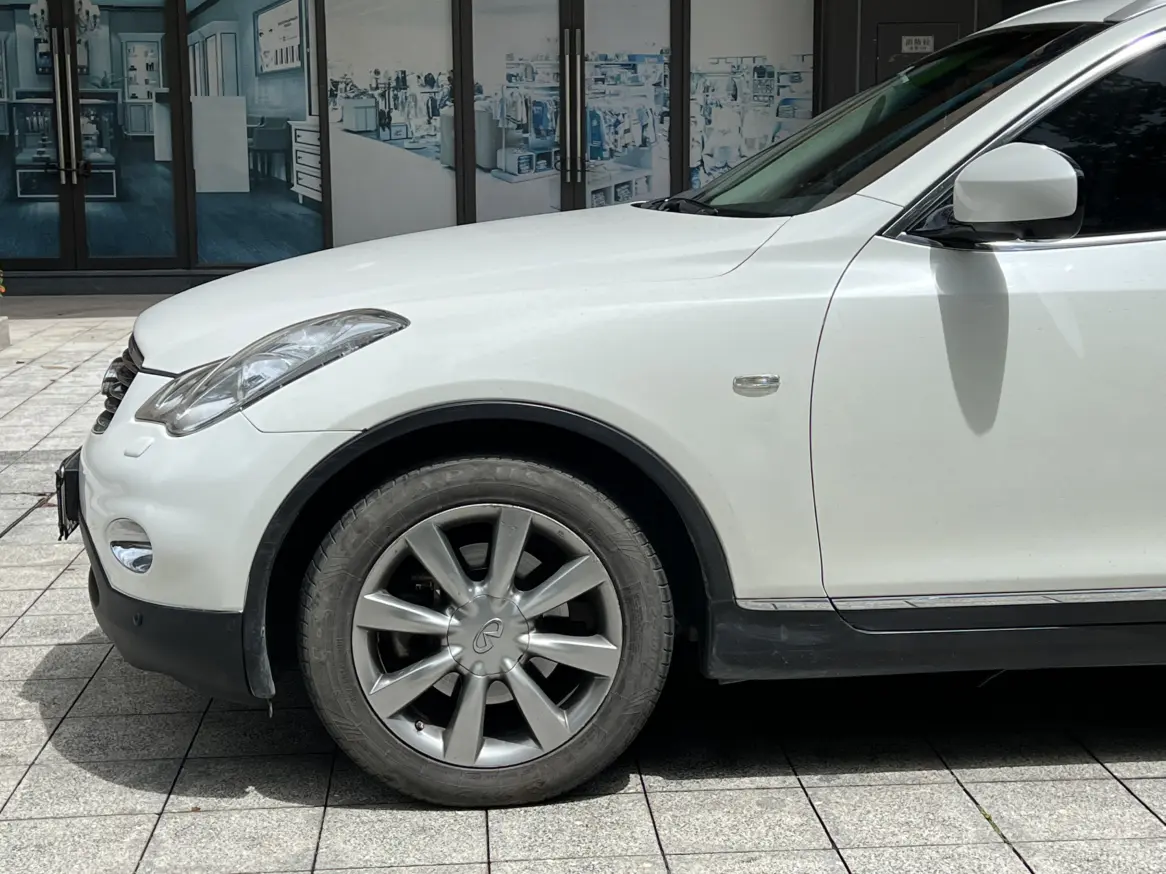 Infiniti QX50 (imported)