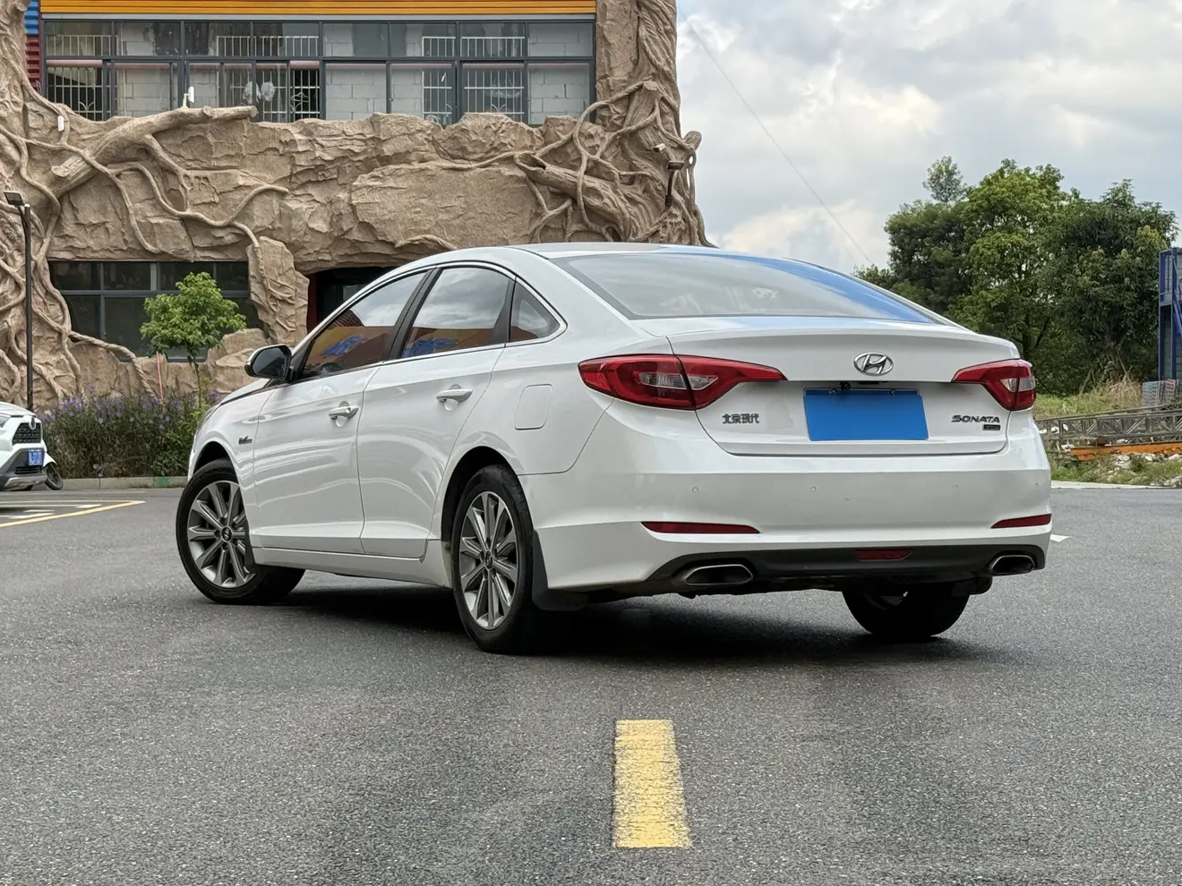 Hyundai Sonata nine