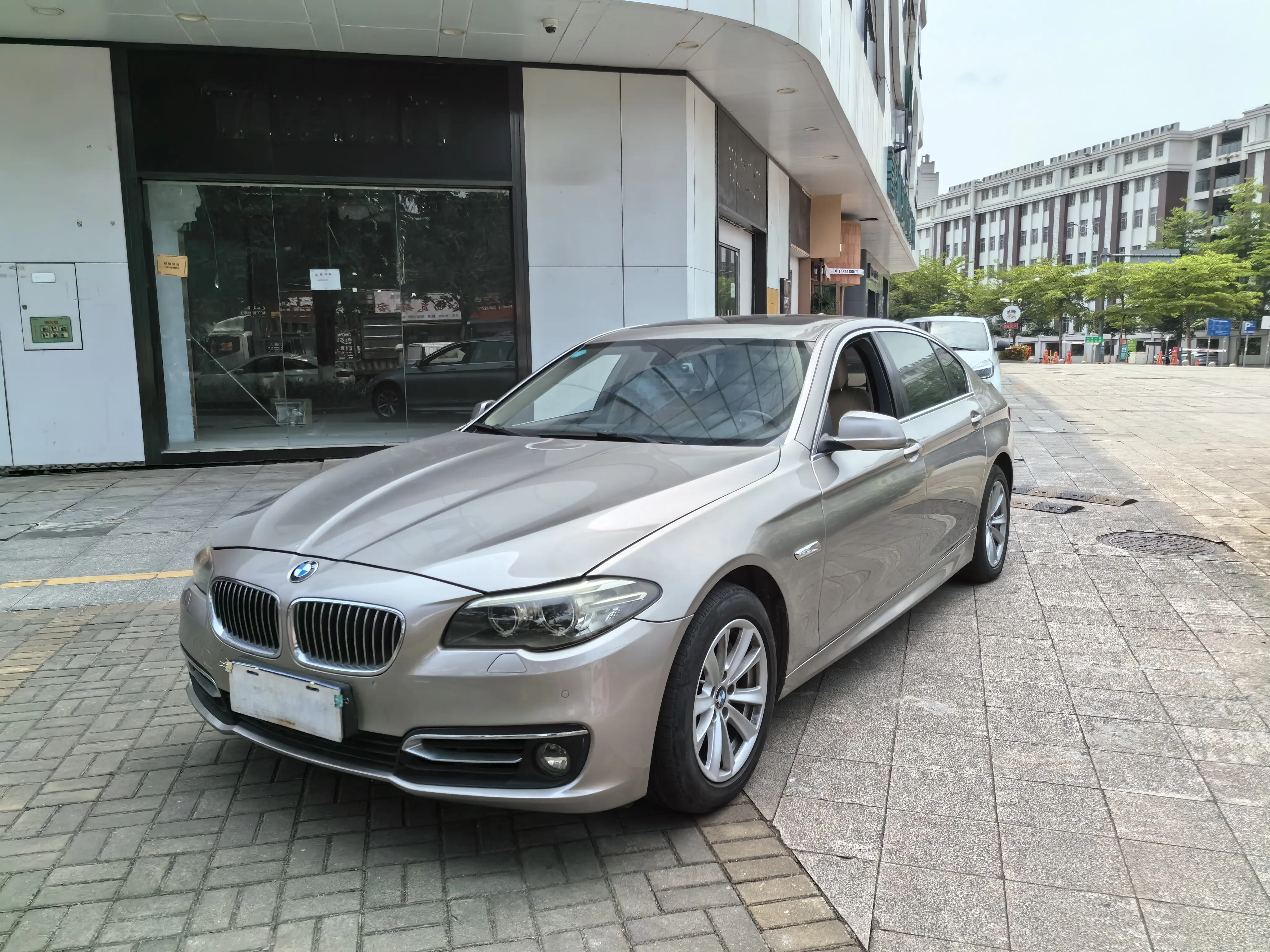 BMW 5 Series  из Китая