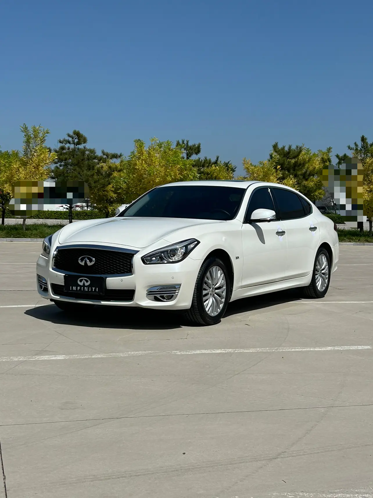 Infiniti Q70