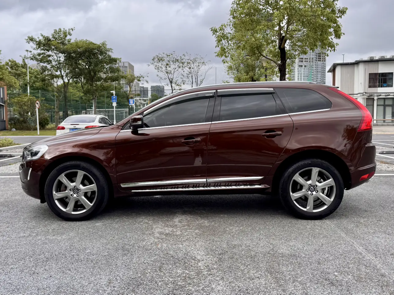 Volvo XC60 (imported)