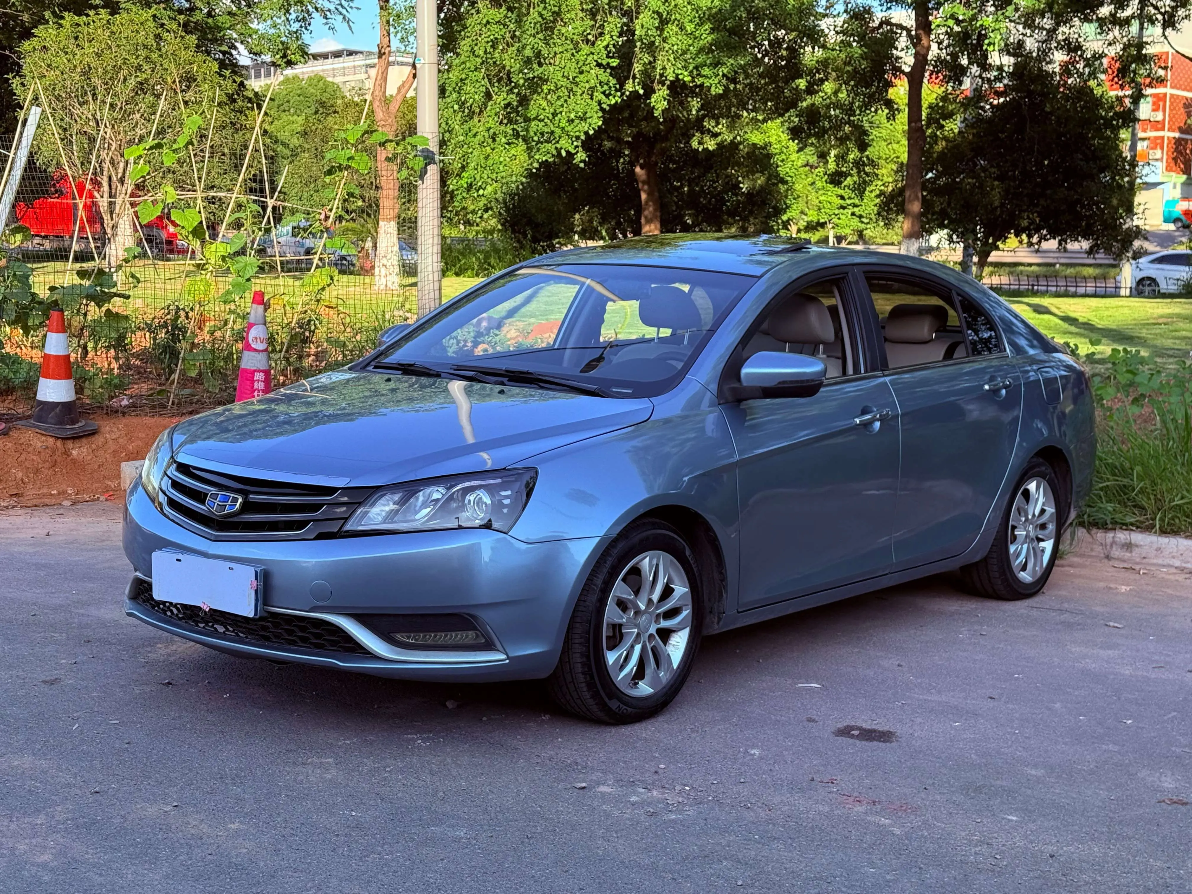Geely Emgrand  из Китая