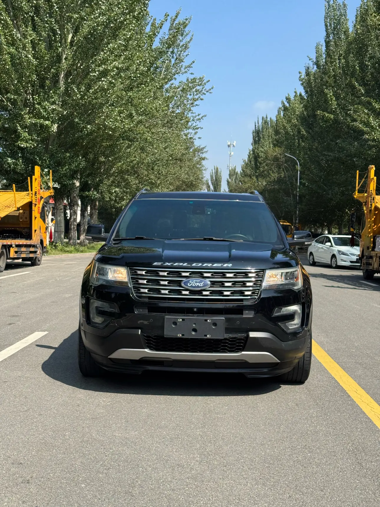 Ford Explorer (imported)