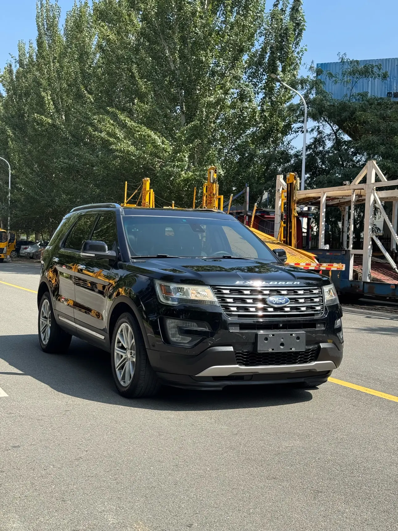 Ford Explorer (imported)