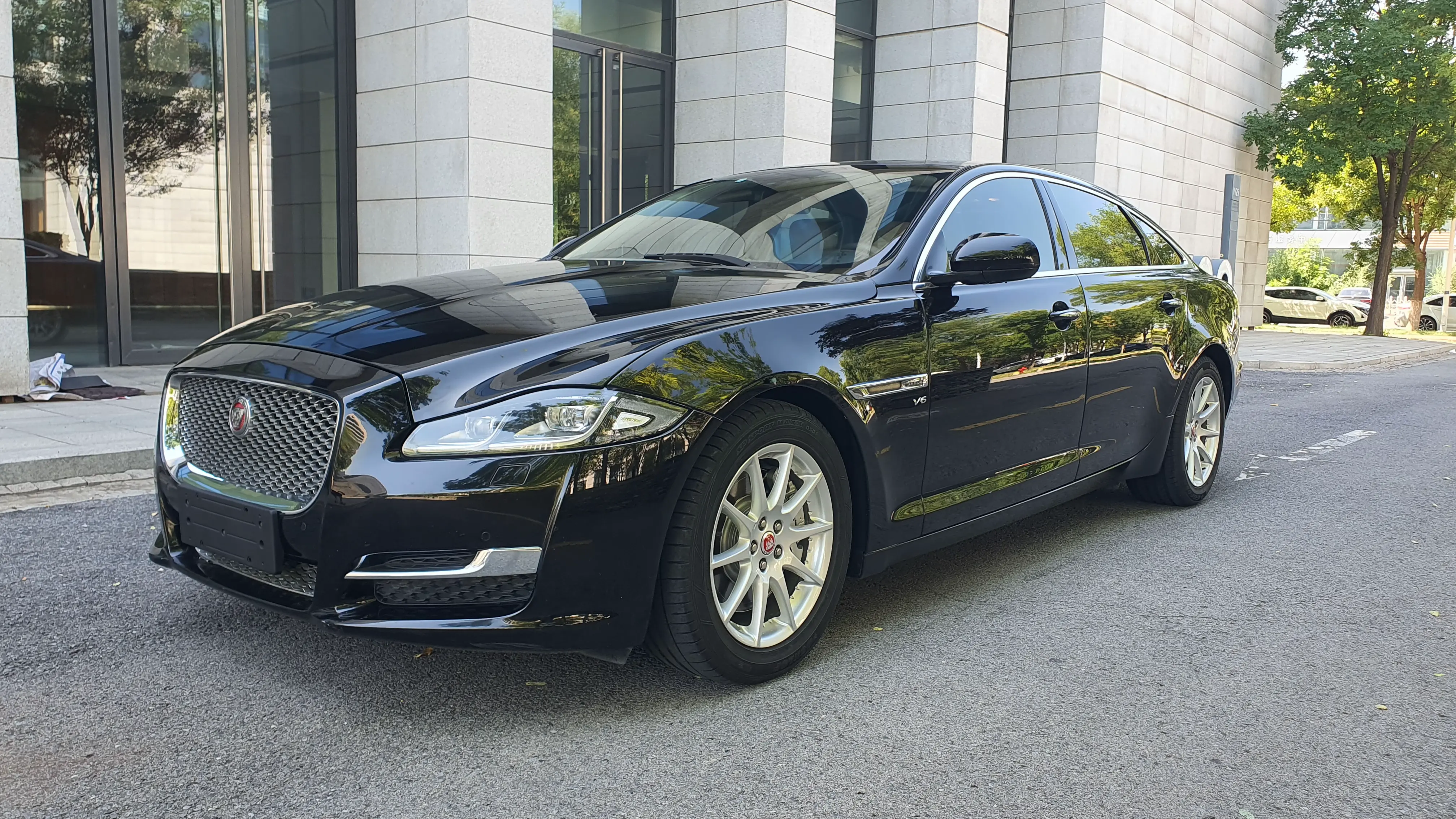 Jaguar XJ
