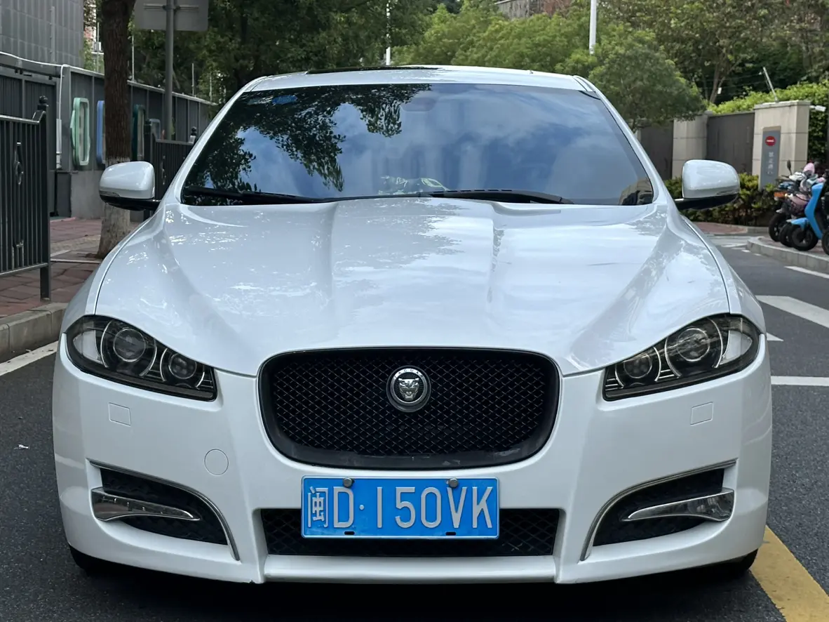 Jaguar XF