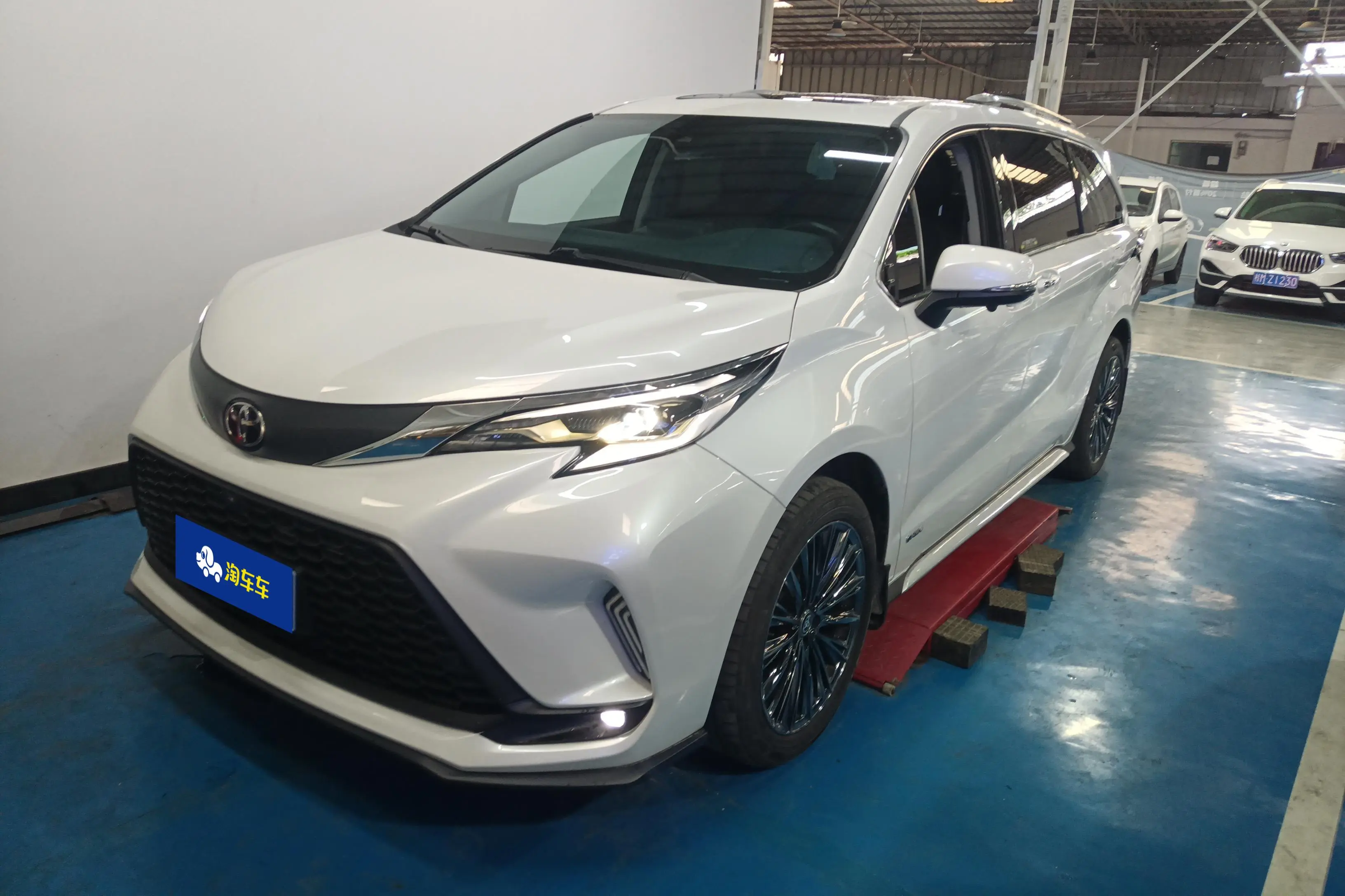 Toyota Granvia  из Китая