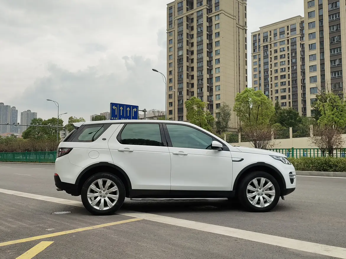 Land Rover Discover the magic