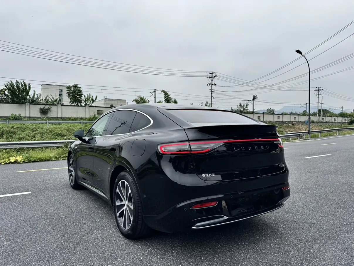 Luxeed Zhijie R7