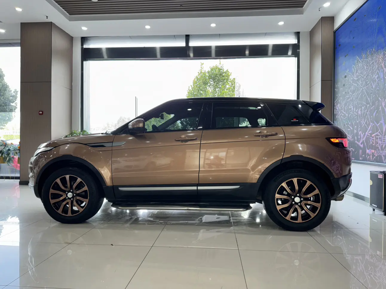 Land Rover Range Rover Evoque (imported)
