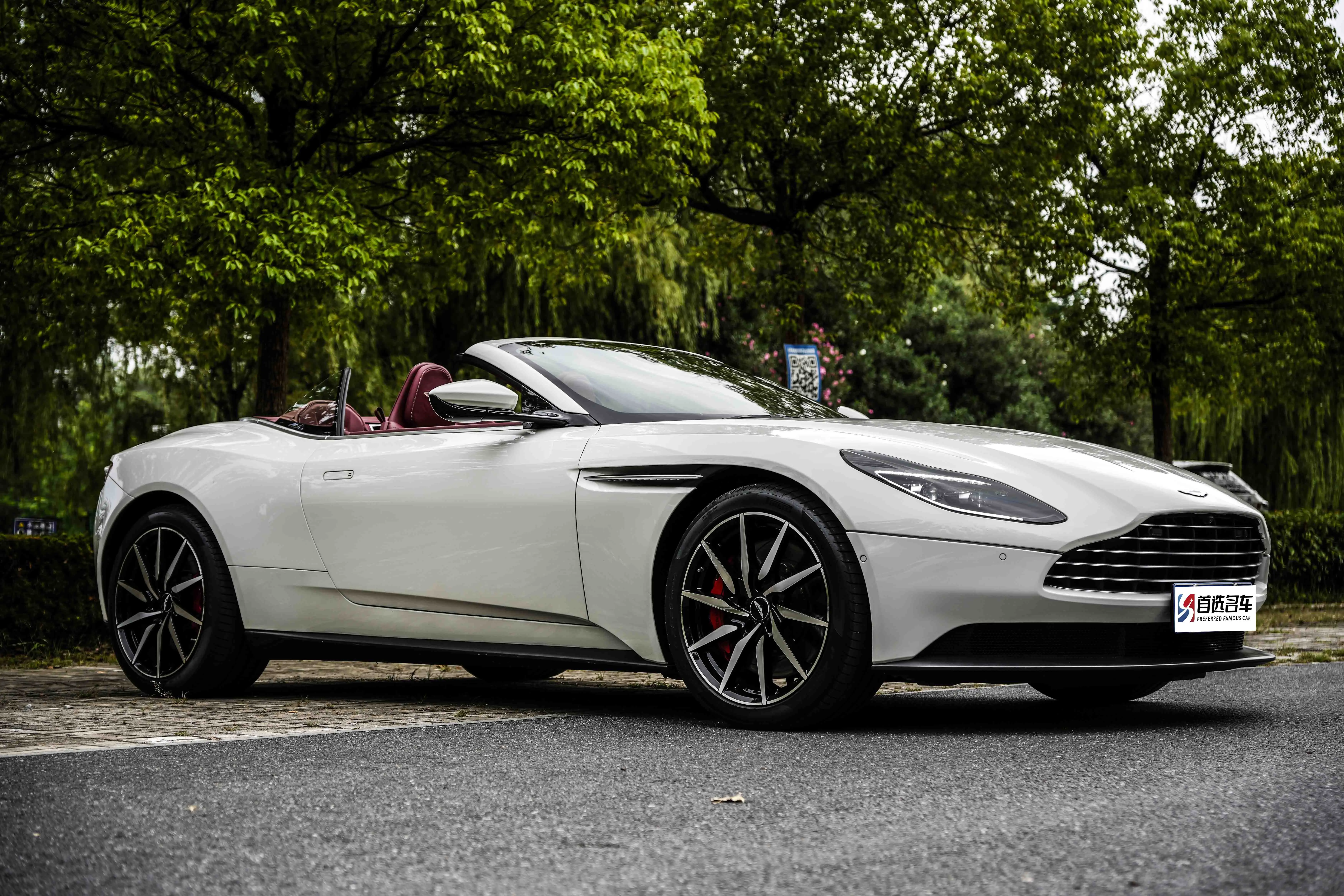 Aston Martin DB11