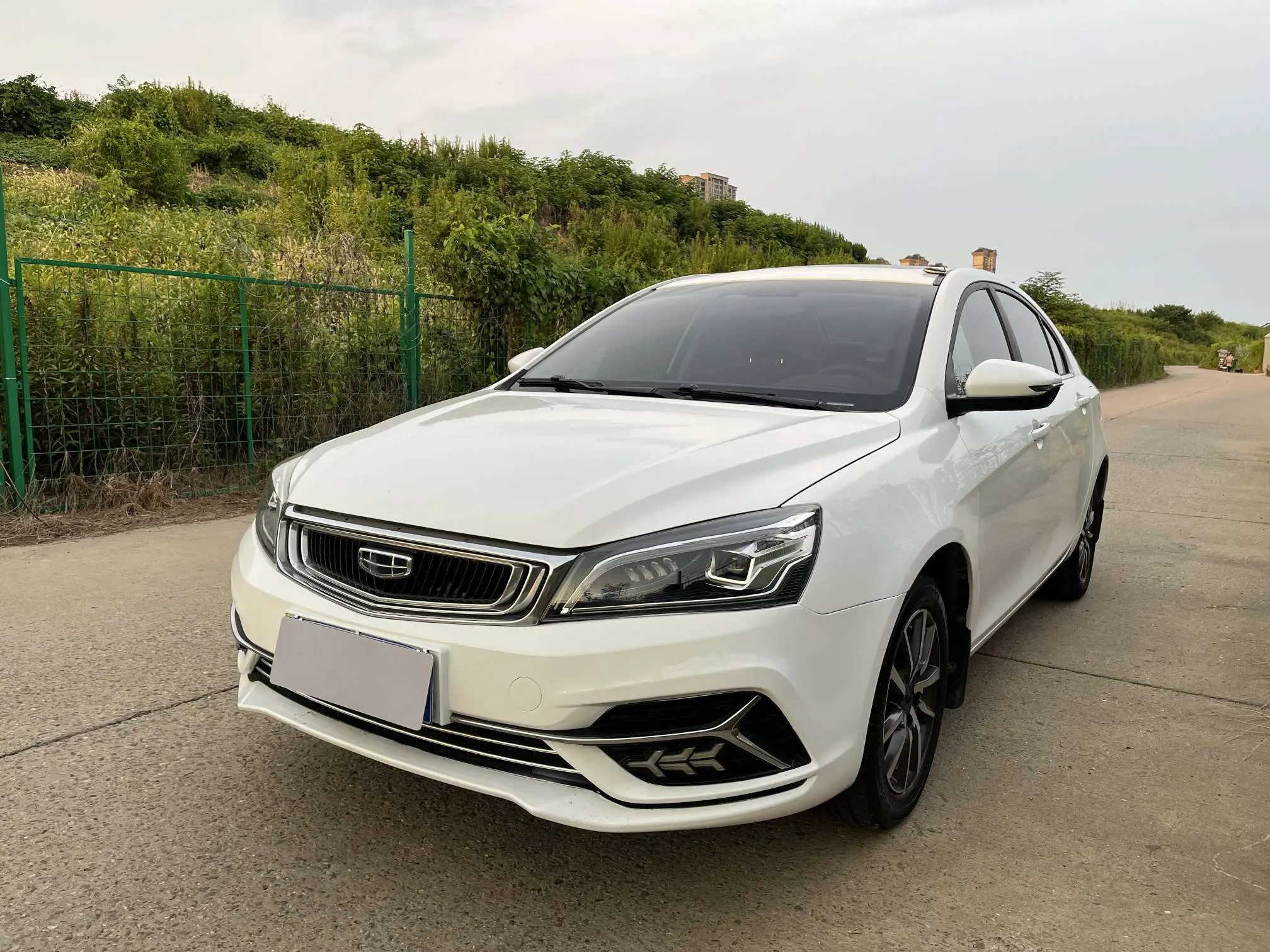 Geely Emgrand  из Китая