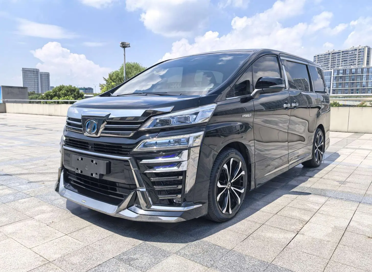 Toyota Crown Wellfire